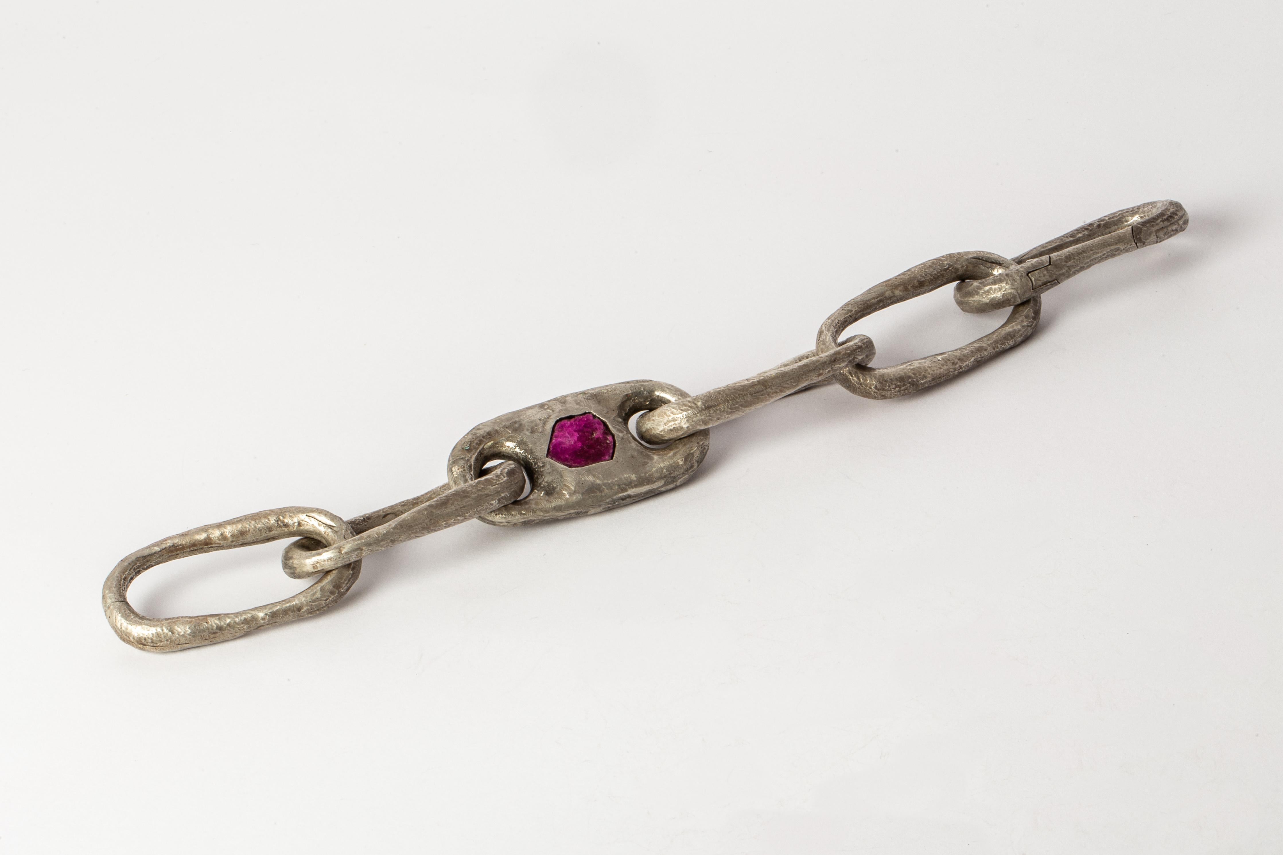 Women's or Men's Roman Medium Link Bracelet w/ Medium Closed Link (Ruby Slab, DA+RUS) For Sale