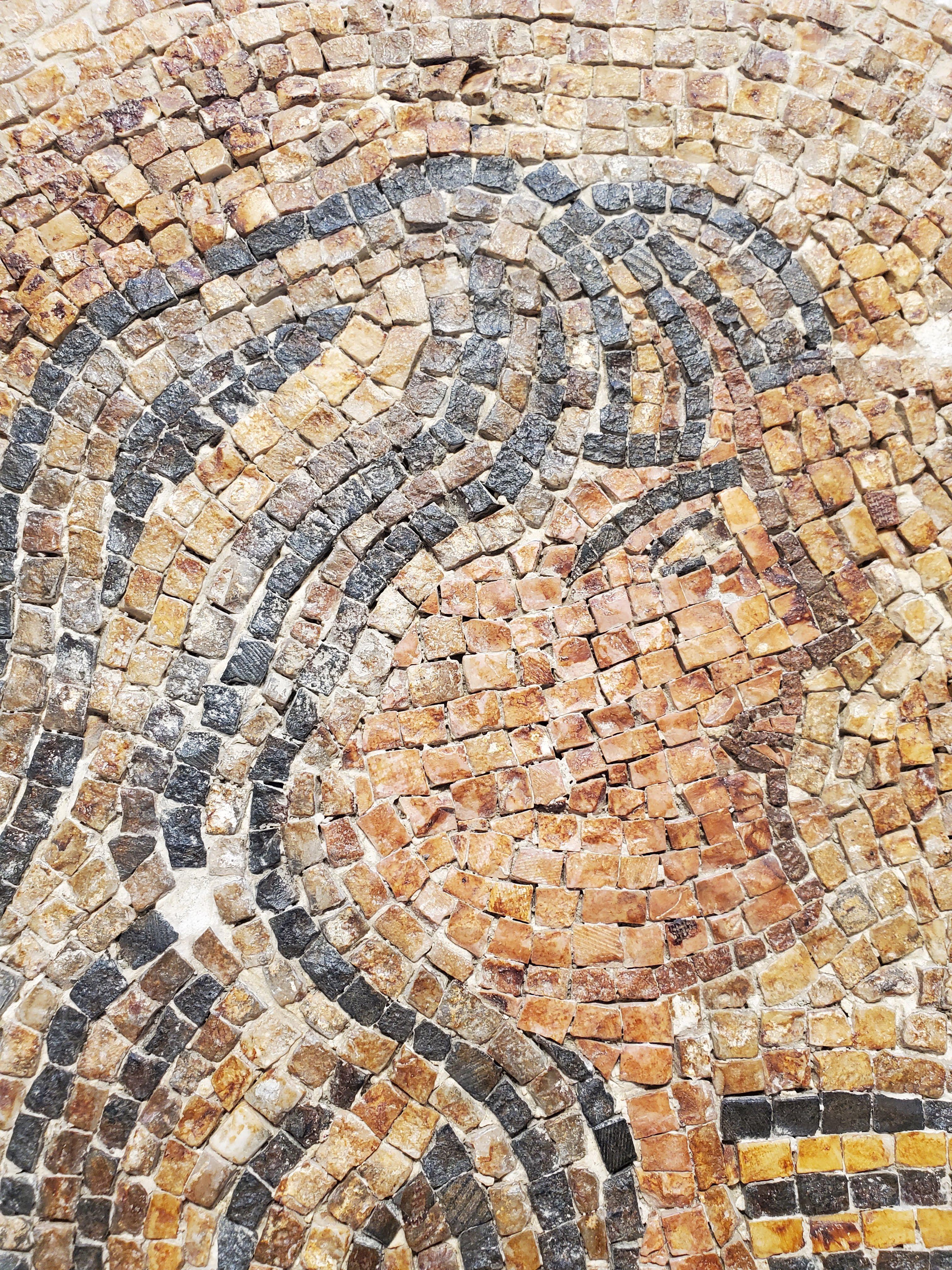 Roman Micro-Mosaic Portrait of a Warrior Woman in Concrete Italiano en venta