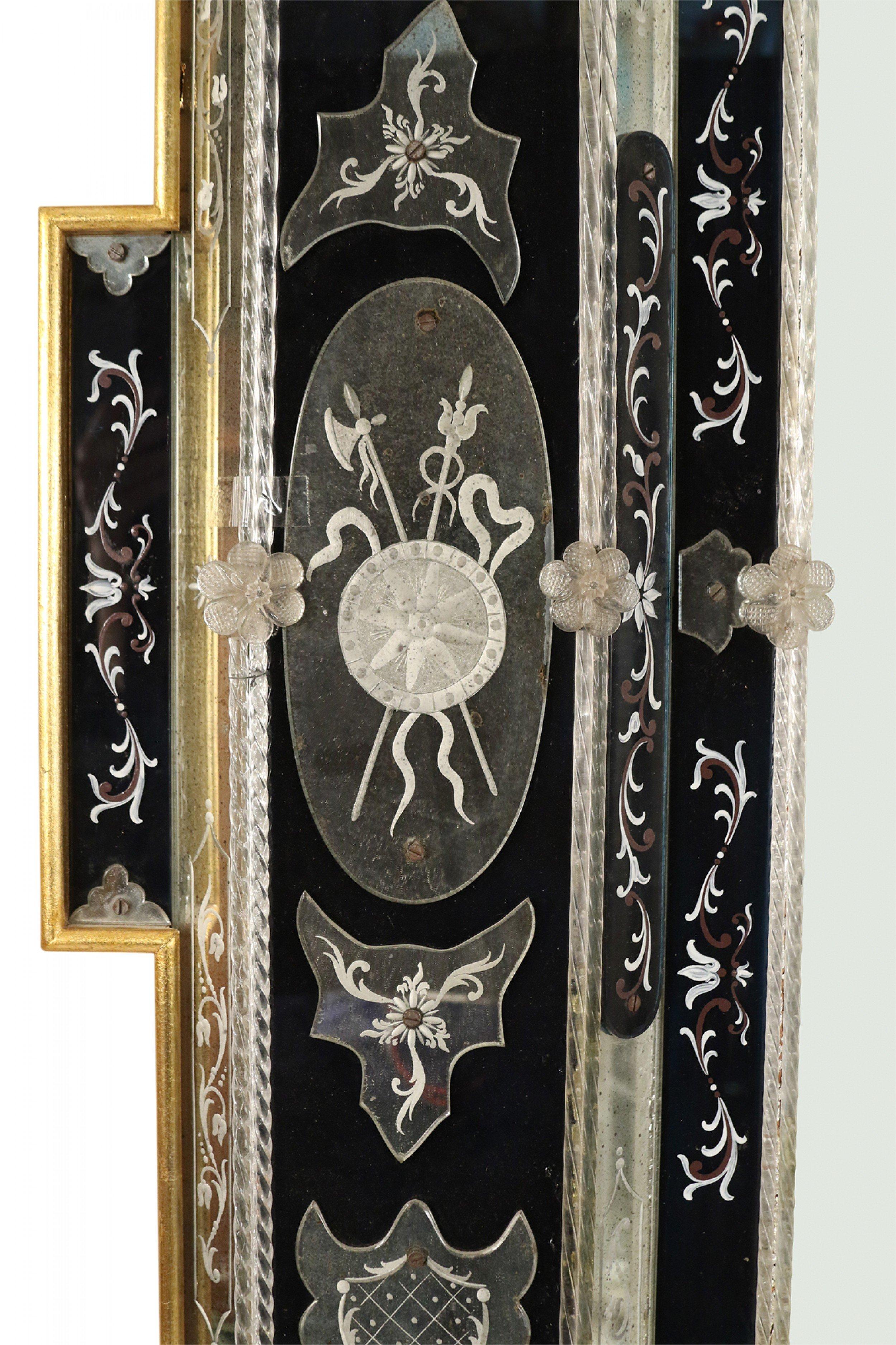 Römisch-neoklassizistischer Wandspiegel, venezianisch-monumentaler Stil, geätztes Glas  (Neoklassisch) im Angebot