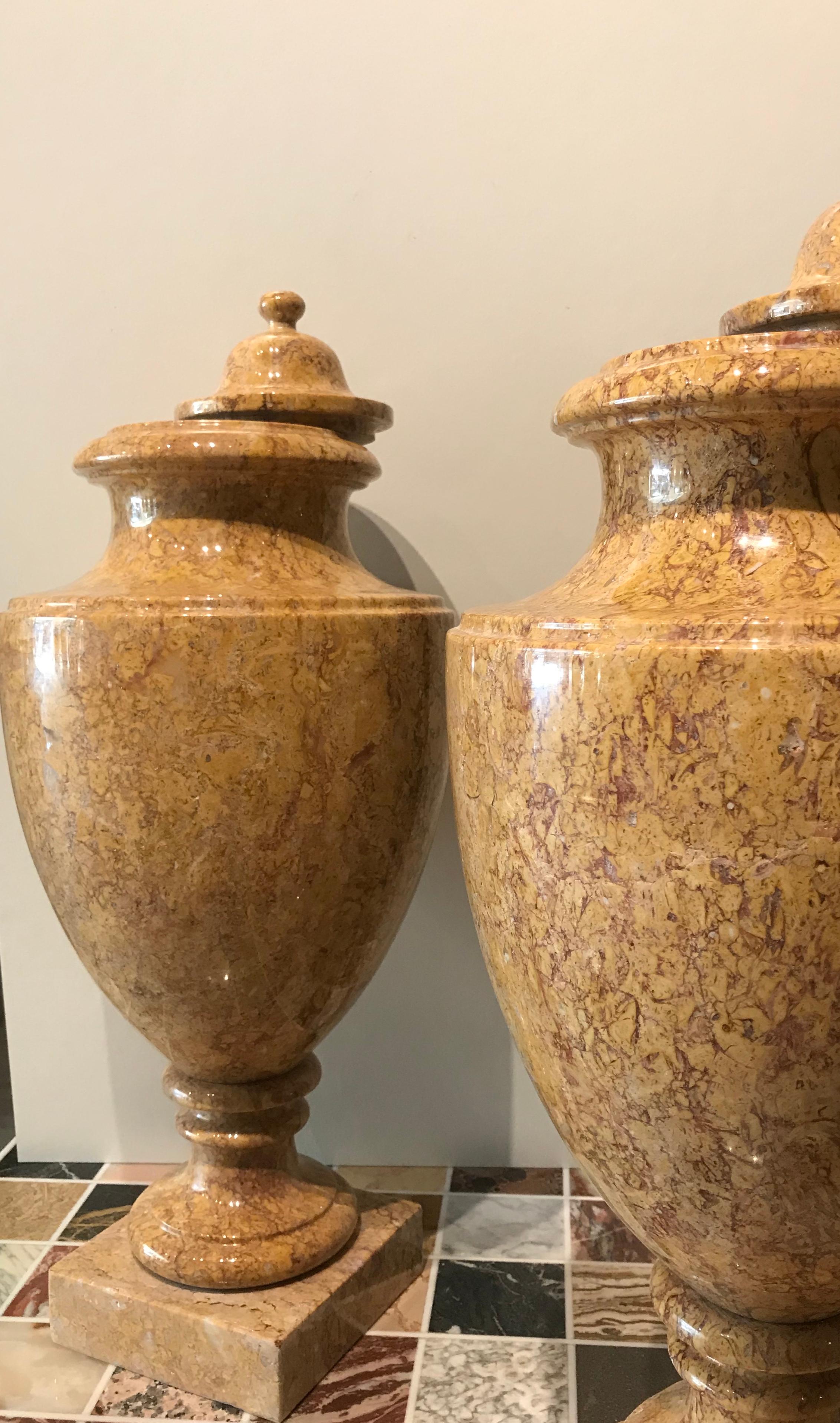 Carved Roman Pair of Italian Vase in Yellow Marble and Red Marble Neoclassical Style For Sale