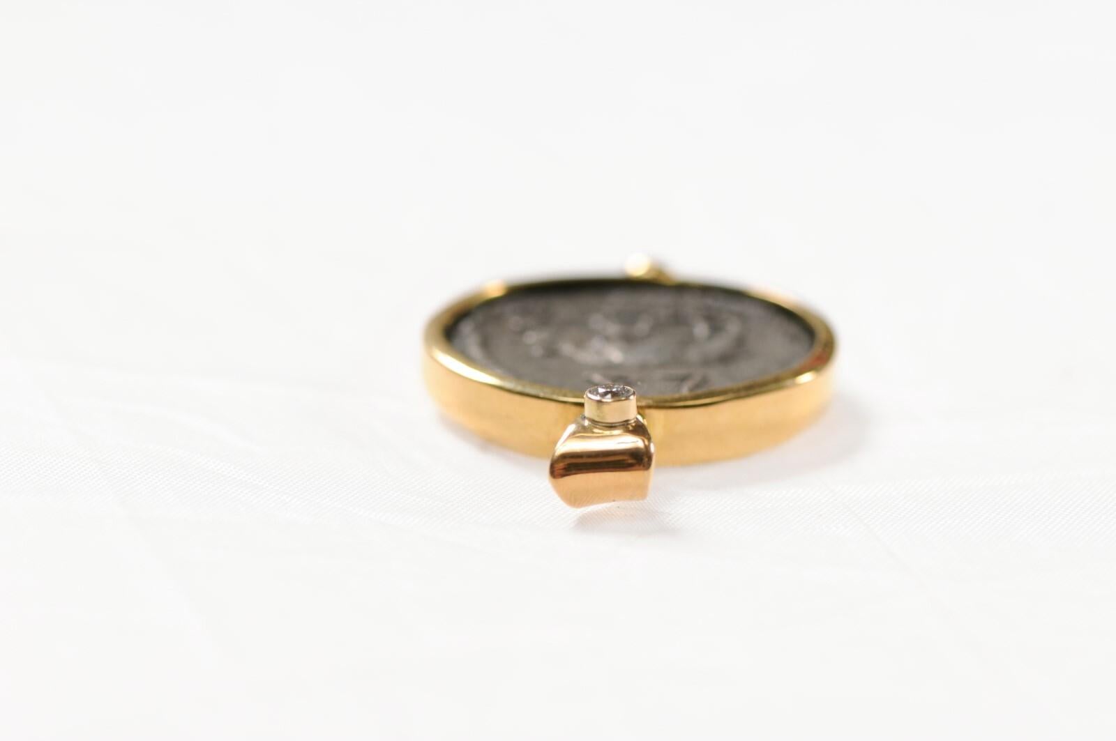Femenino o masculino Colgante Hipopótamo de la Provincia Romana, oro de 22 quilates en venta
