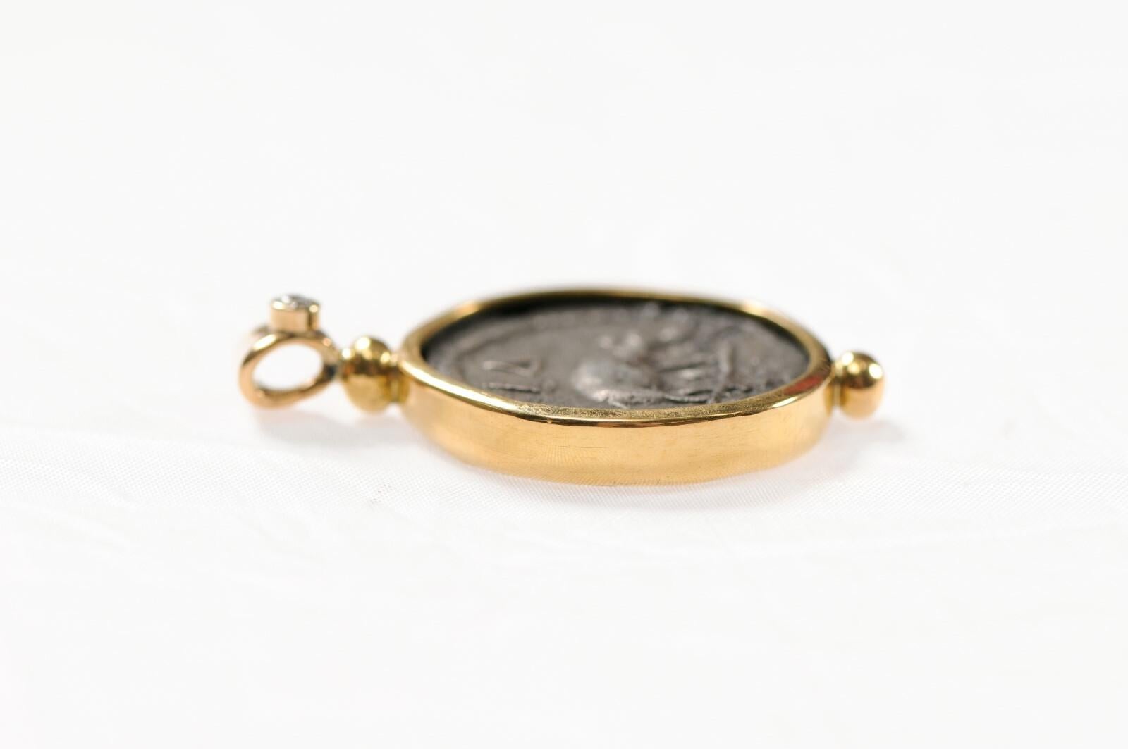 Colgante Hipopótamo de la Provincia Romana, oro de 22 quilates en venta 1