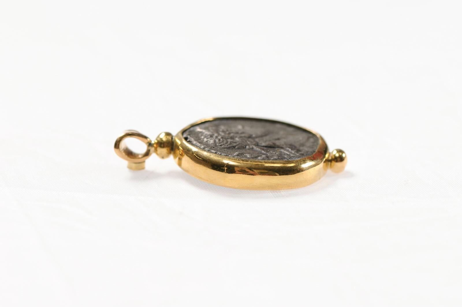 Colgante Hipopótamo de la Provincia Romana, oro de 22 quilates en venta 2