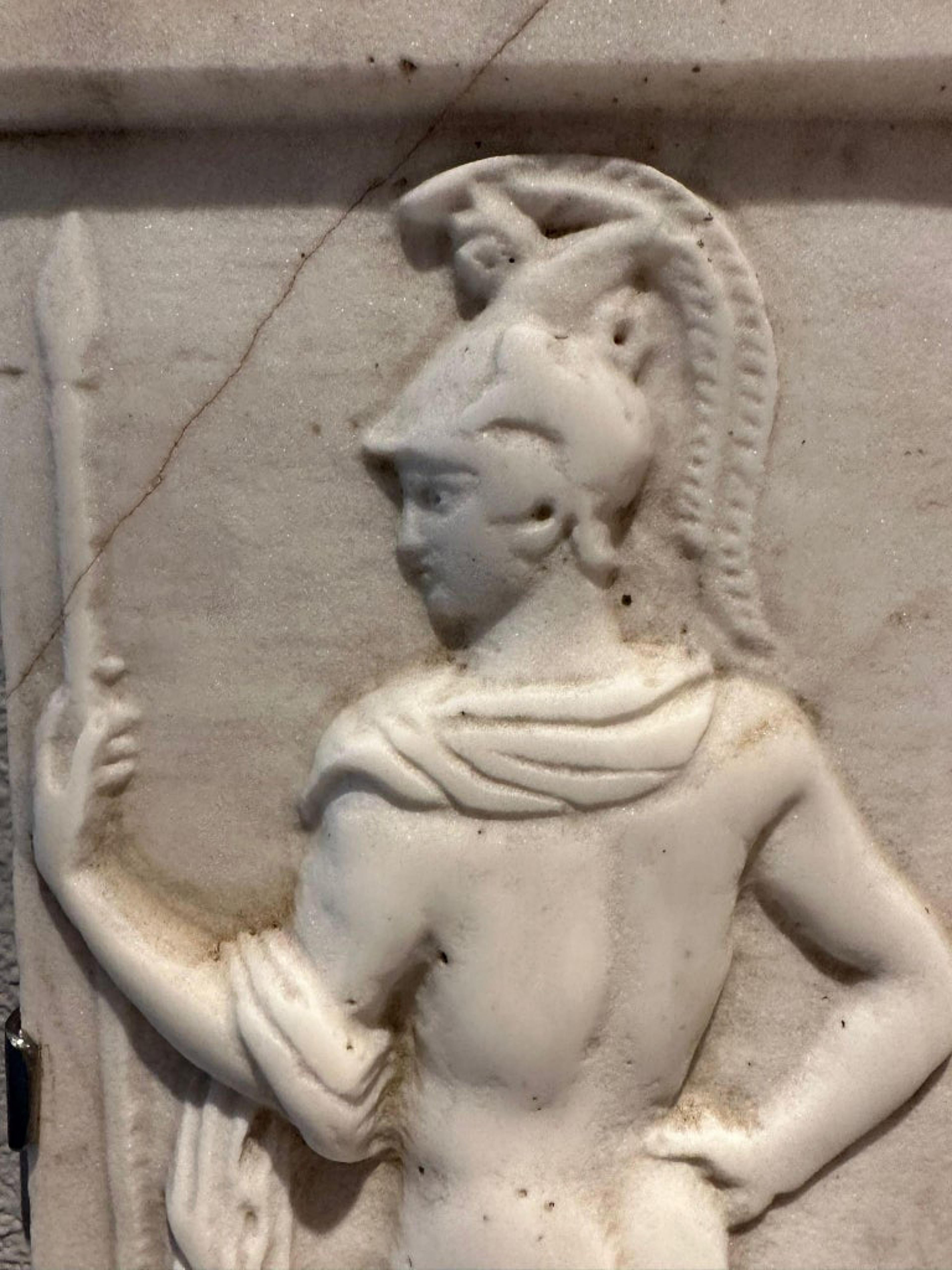 Romain classique En relief romain « guerrier » de la fin du 19e siècle en marbre de Carrare avec vidéo en vente