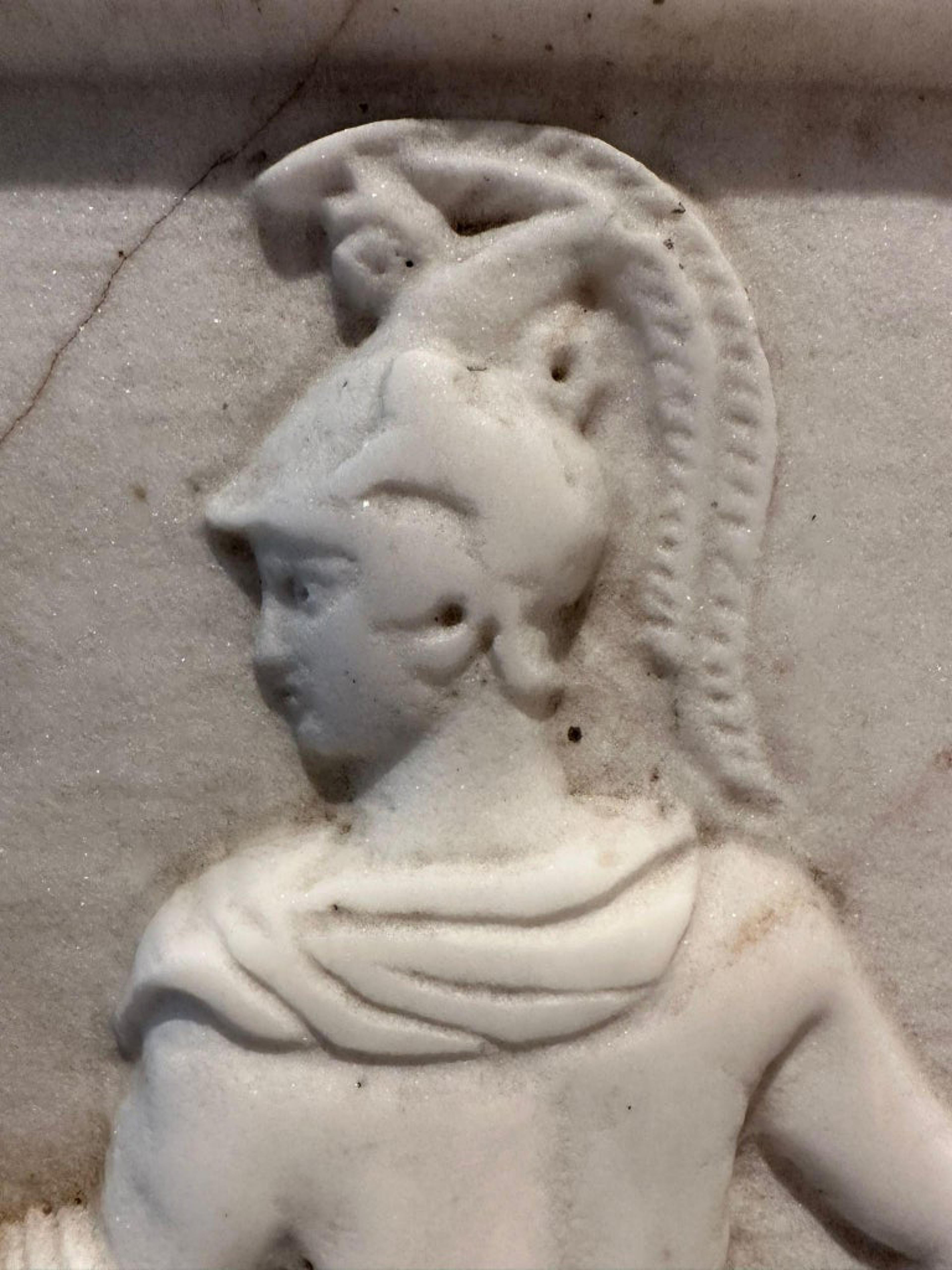 En relief romain « guerrier » de la fin du 19e siècle en marbre de Carrare avec vidéo Bon état - En vente à Madrid, ES
