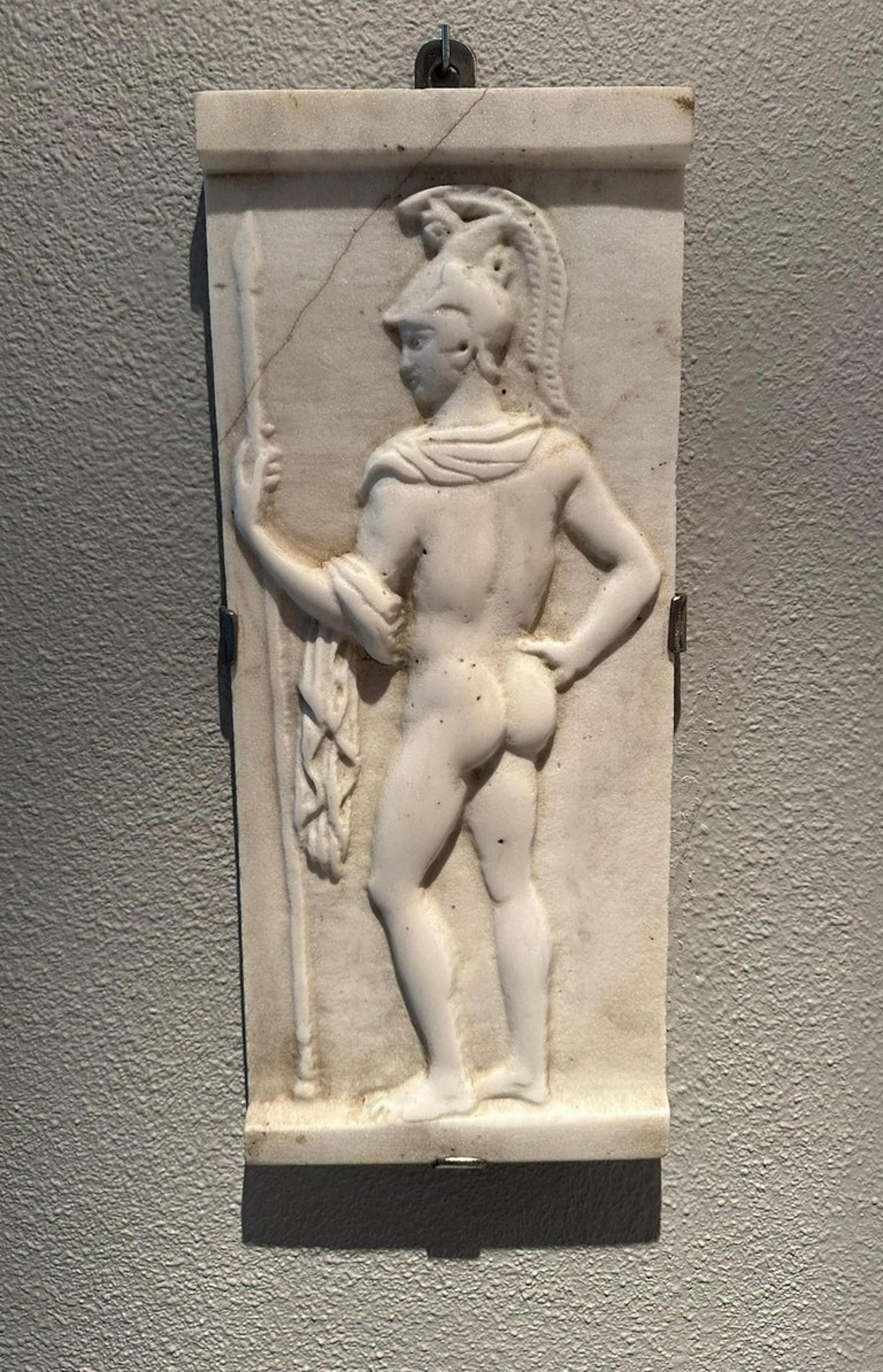 XIXe siècle En relief romain « guerrier » de la fin du 19e siècle en marbre de Carrare avec vidéo en vente