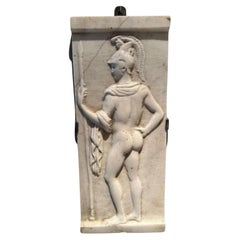 Romanisches Relief „Krieger“ aus Carrara-Marmor aus dem späten 19. Jahrhundert mit Video