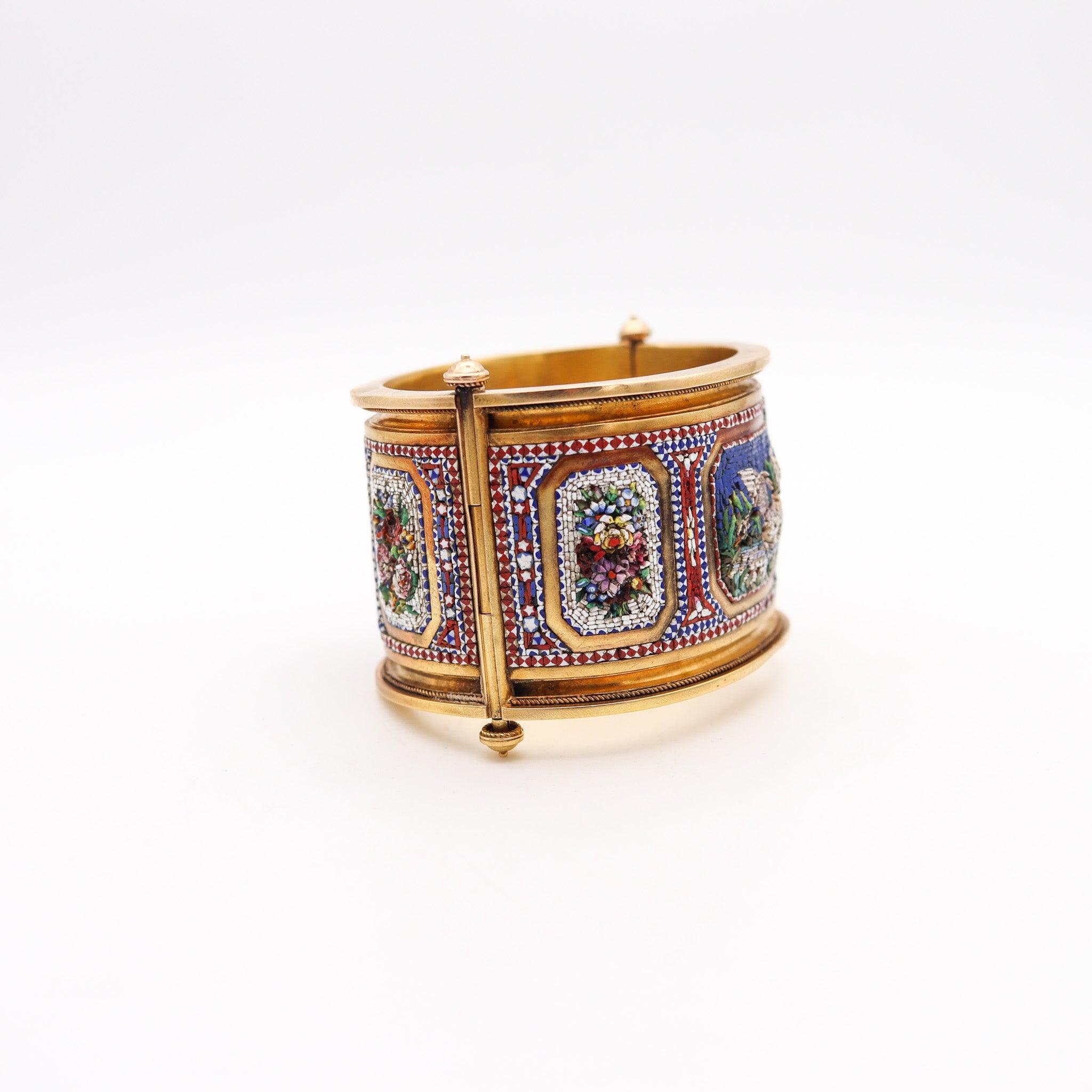 Neoetrusco ROMAN REVIVAL 1880 Bracciale a micro mosaico in oro giallo massiccio 19Kt in vendita