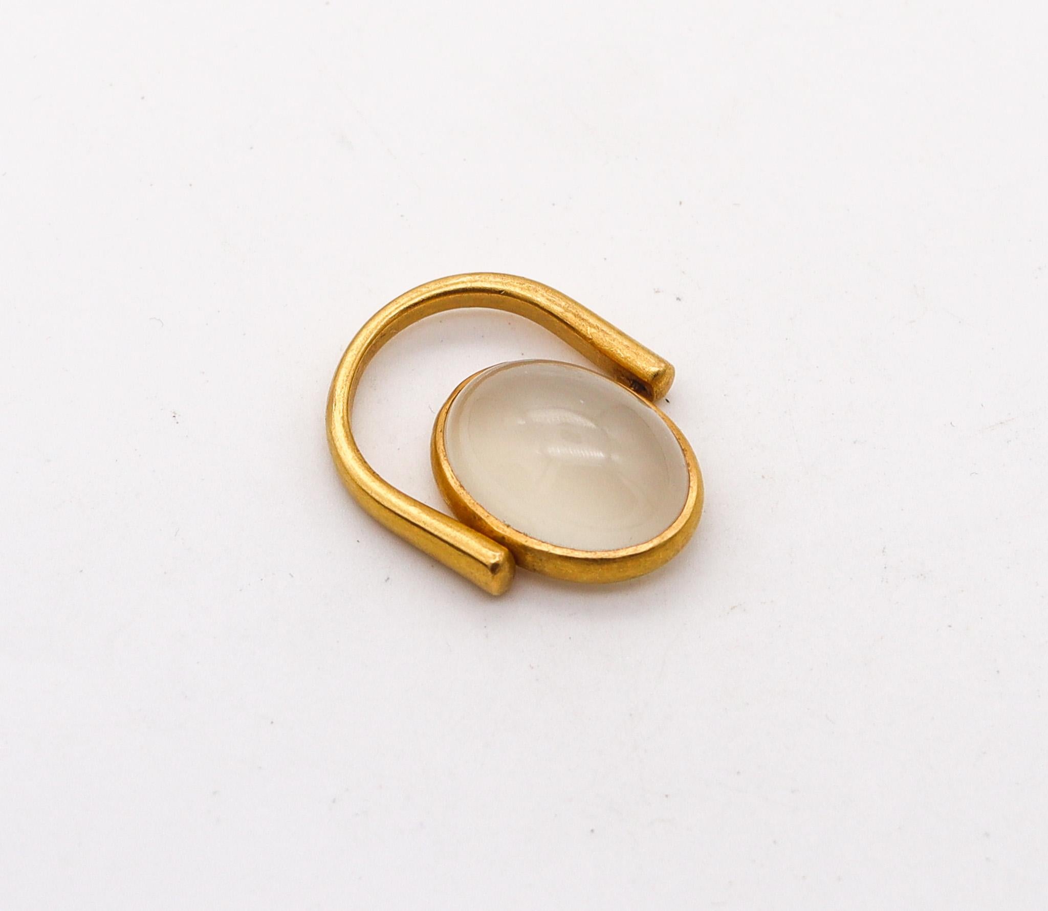 Cabochon Roman Revival Signet Ring In 18Kt Yellow Gold With 18.49 Ctw Cat's Eye Moonstone