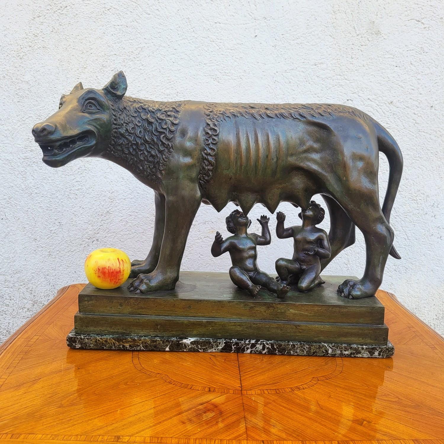 Romano classico Lupa romana, Grand Tour, bronzo antico, fine XIX secolo in vendita