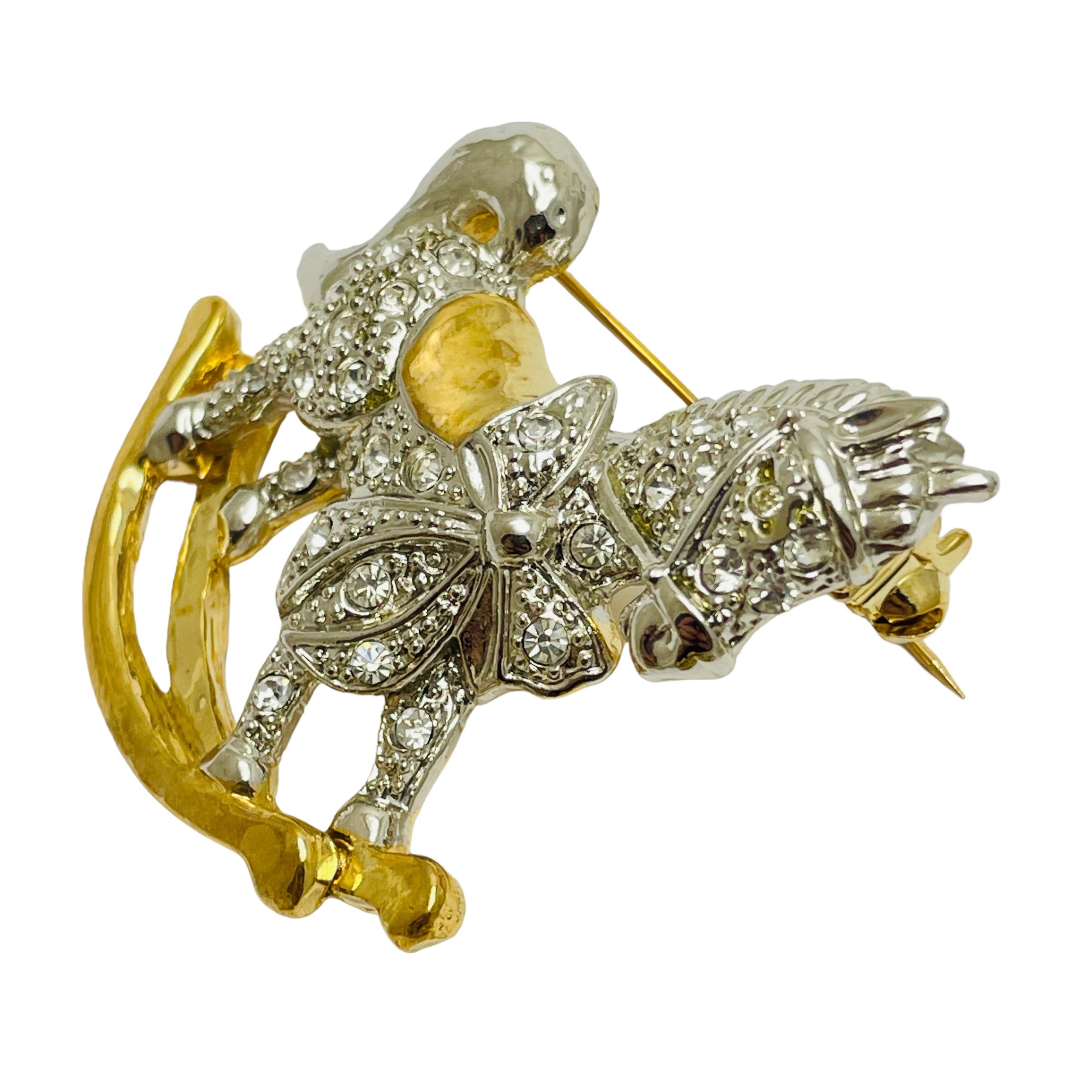 DETAILS

• signed ROMAN  

• gold tone with rhinestones

• vintage designer brooch

MEASUREMENTS  

• 

CONDITION

•  very good vintage condition with minimal signs of wear 

 Sku 46

❤️❤️  VINTAGE DESIGNER JEWELRY ❤️❤️

❤️❤️  ALEXANDER’S BOUTIQUE 