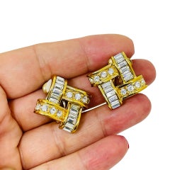 ROMAN signed vintage gold tone rhinestones designer clip earrings