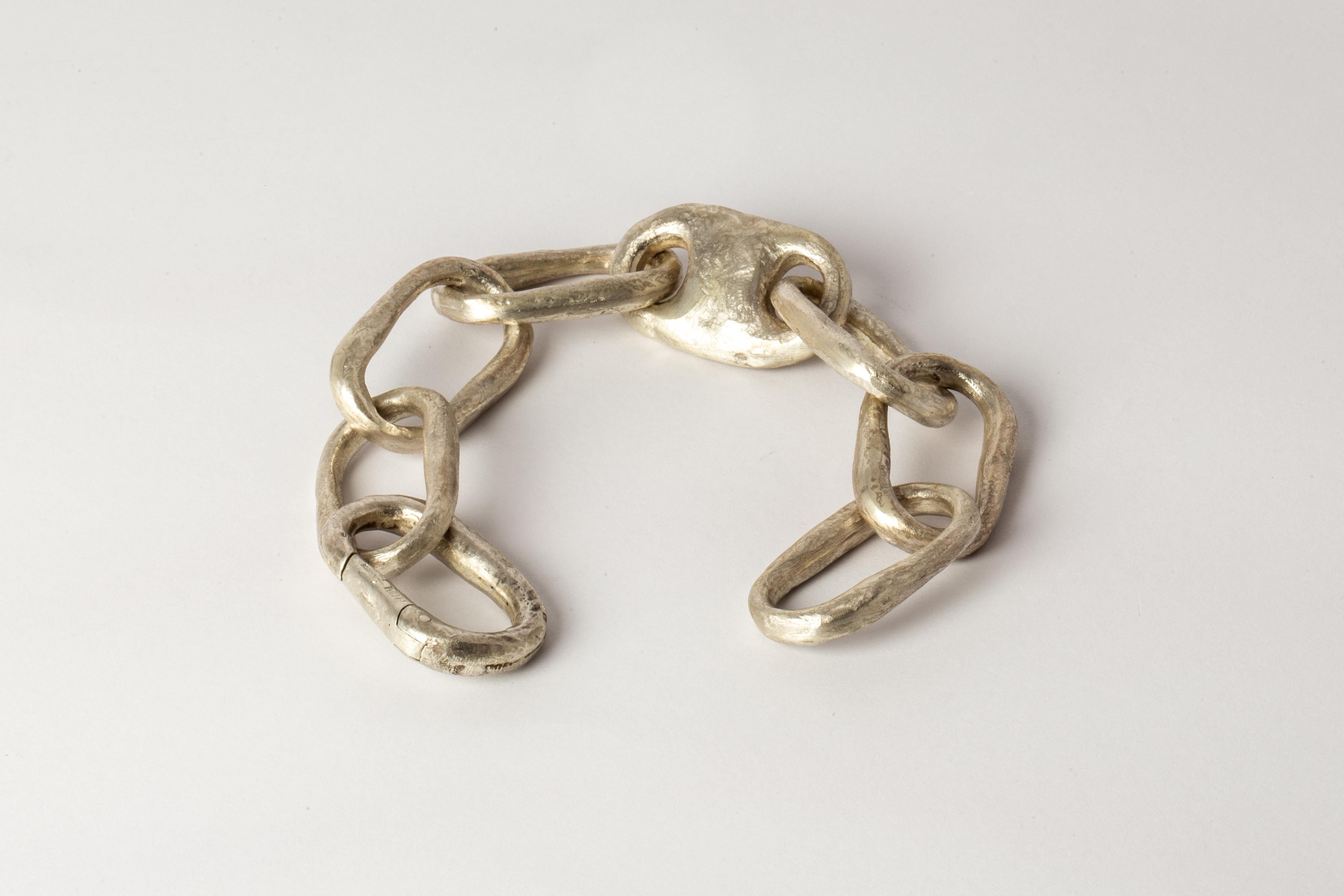 Roman Small Link Bracelet w/ Small Closed Link (MA) In New Condition For Sale In Hong Kong, Hong Kong Island