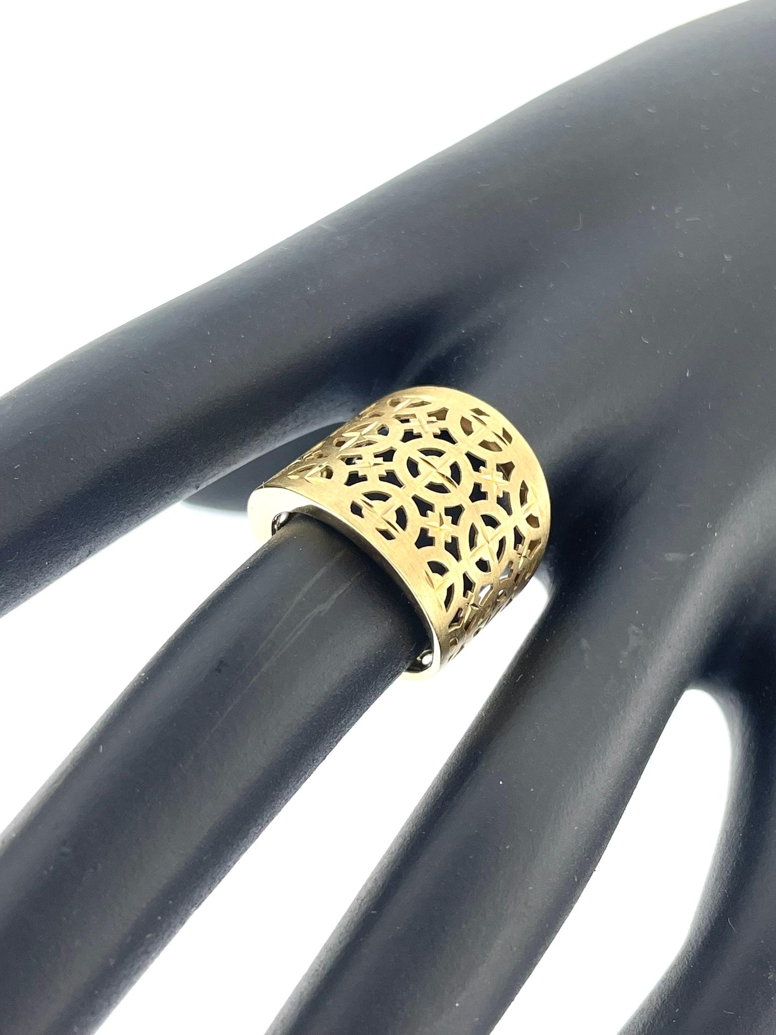 Artisan Roman Style 18 karat Yellow Gold Band Ring For Sale