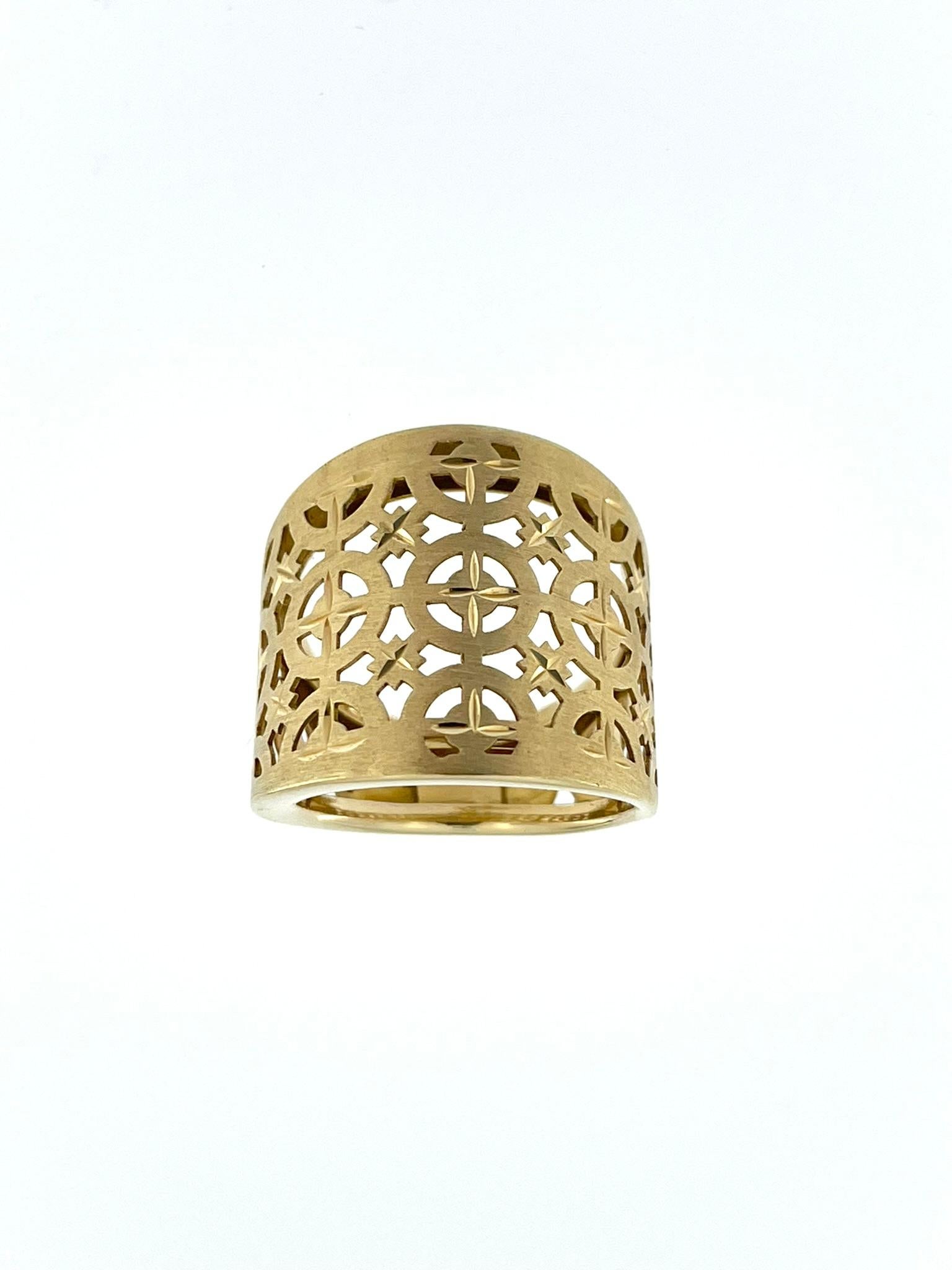 Roman Style 18 karat Yellow Gold Band Ring For Sale 2