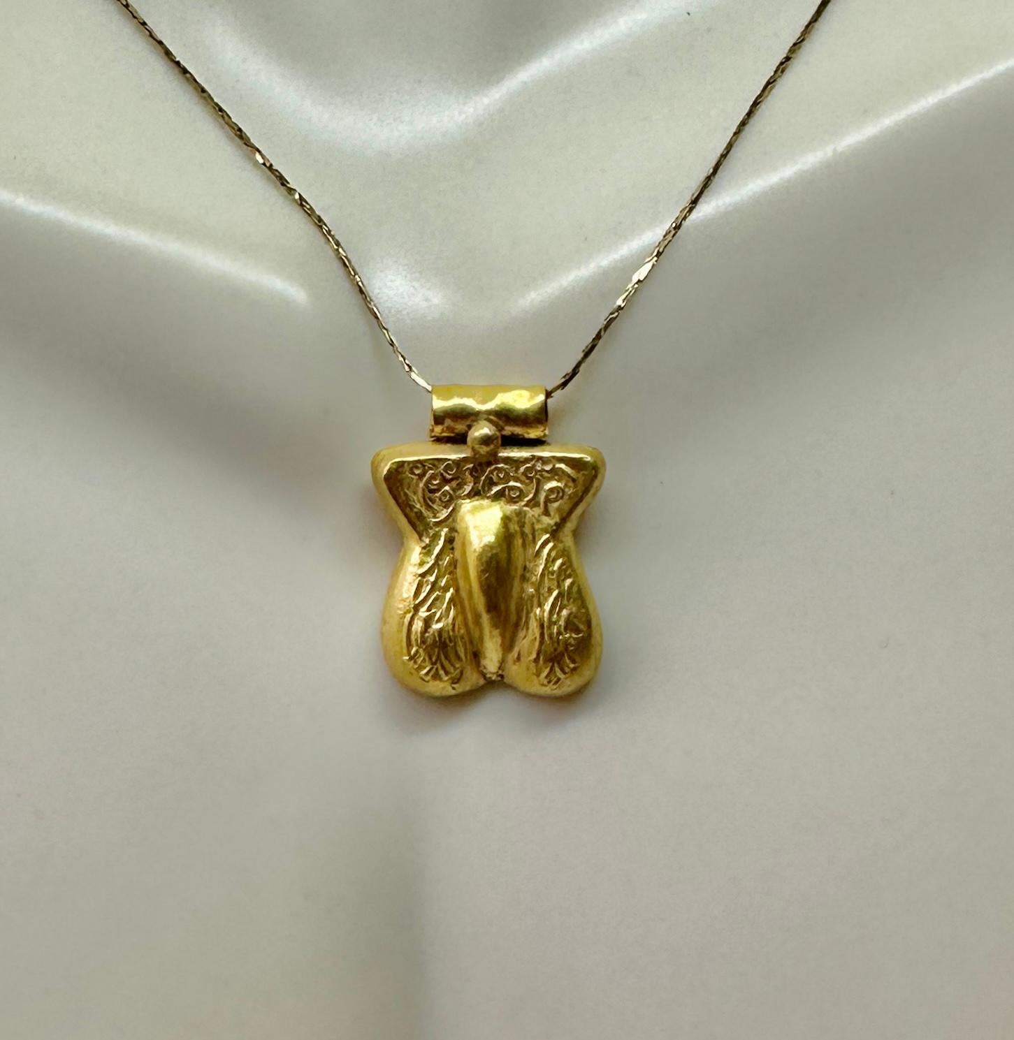 Collana con ciondolo amuleto di fertilità in stile romano in oro 20 carati con fallo e pene In condizioni ottime in vendita a New York, NY