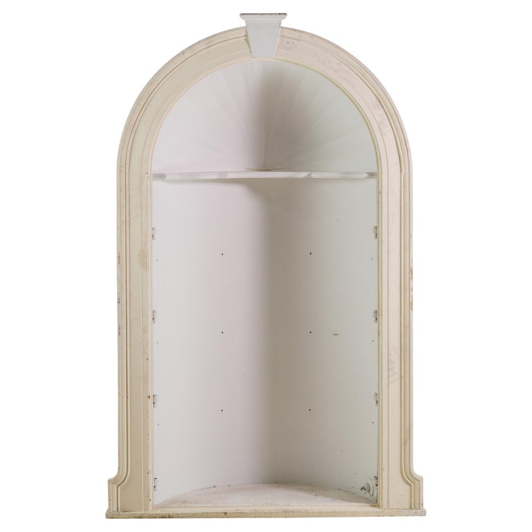 Roman Style Arched Alcove with Keystone Top and Interior Shelf For Sale