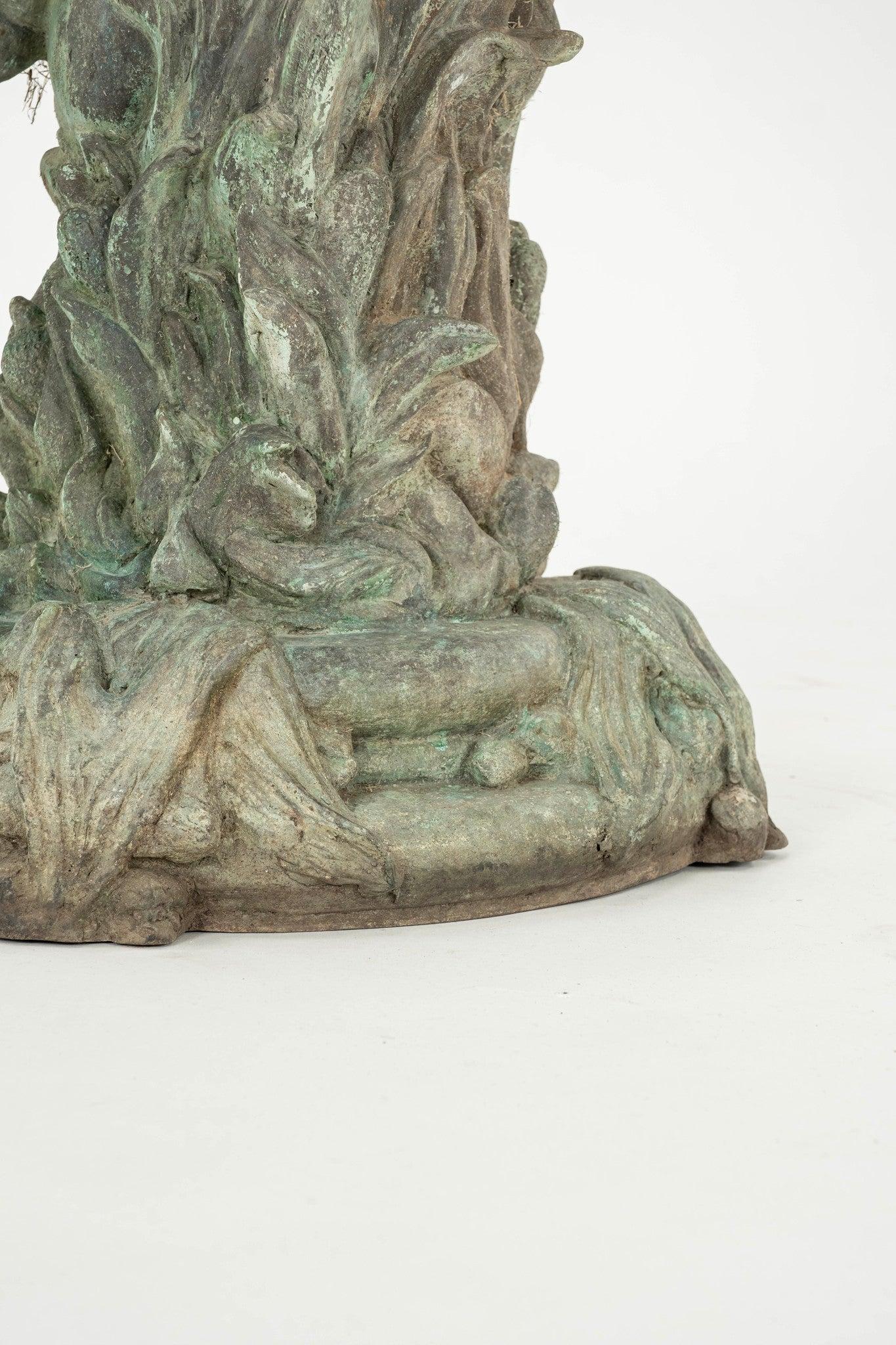 Estatua de bronce estilo romano Putti Fuente en venta 1