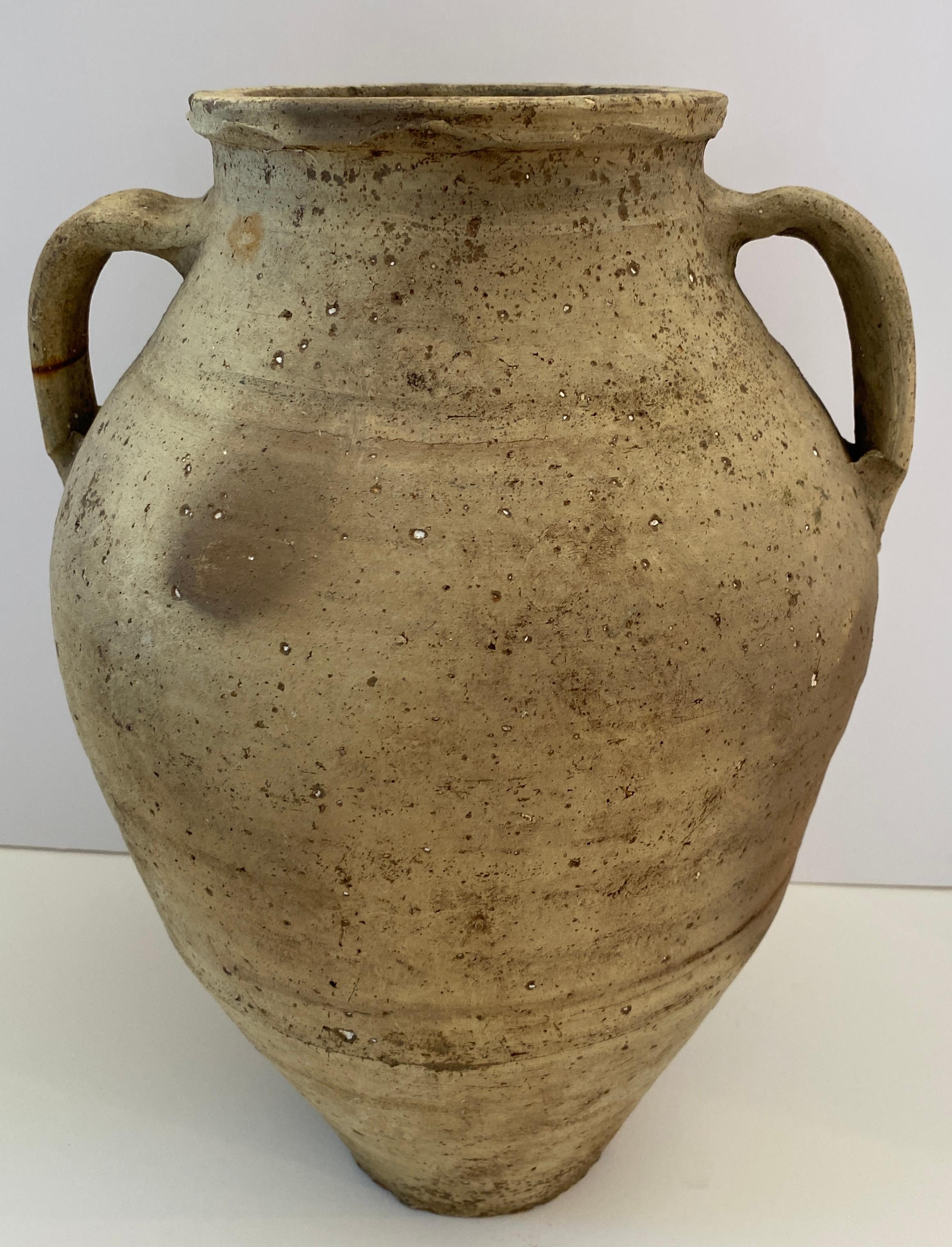 Intagliato a mano Unglazed Roman Style Clay Pot with Handles, Decorative Pots in vendita