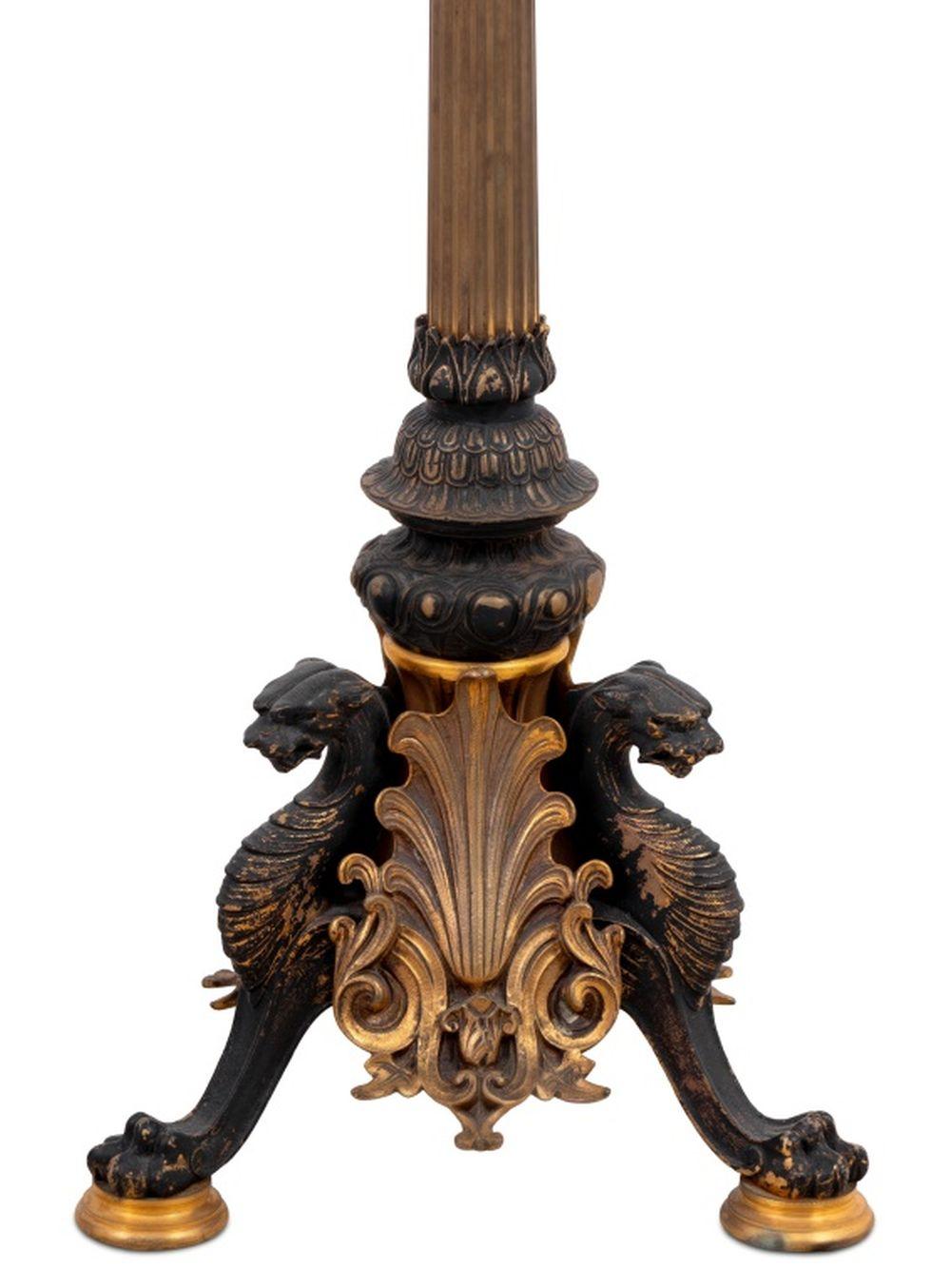 Français Chandelier de style romain en bronze patiné et doré, paire en vente
