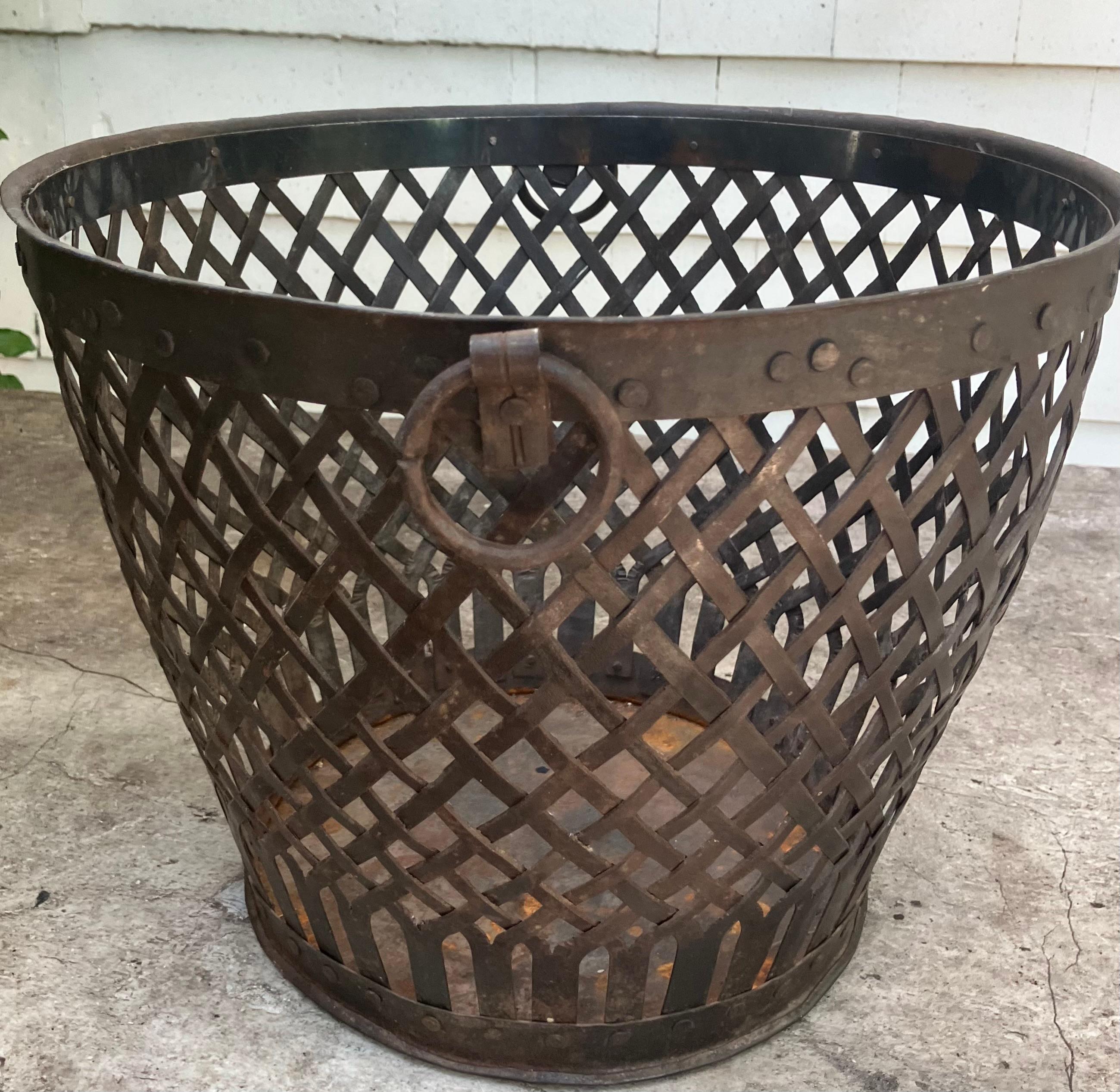 Roman Style Wastebasket For Sale 1