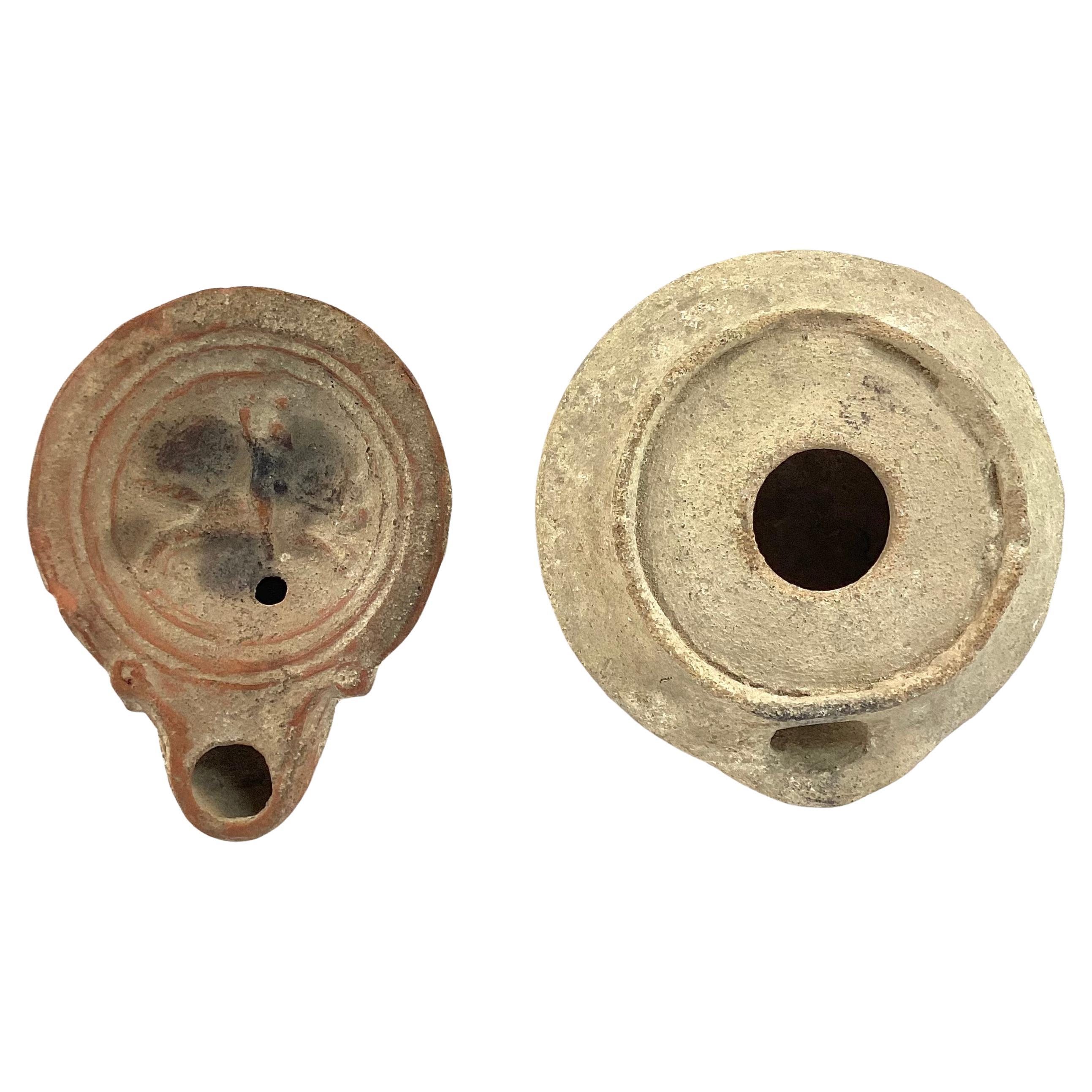 Lampade a olio in terracotta romane, set di quattro in vendita 3
