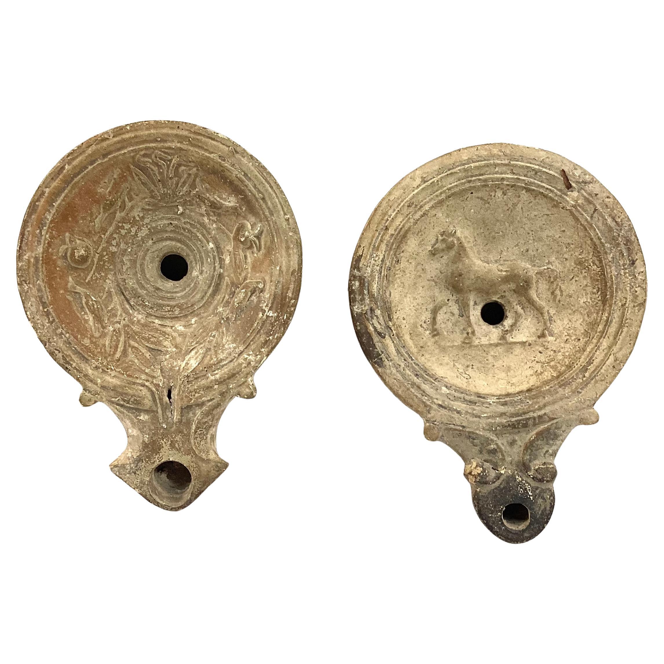 Lampade a olio in terracotta romane, set di quattro in vendita 2