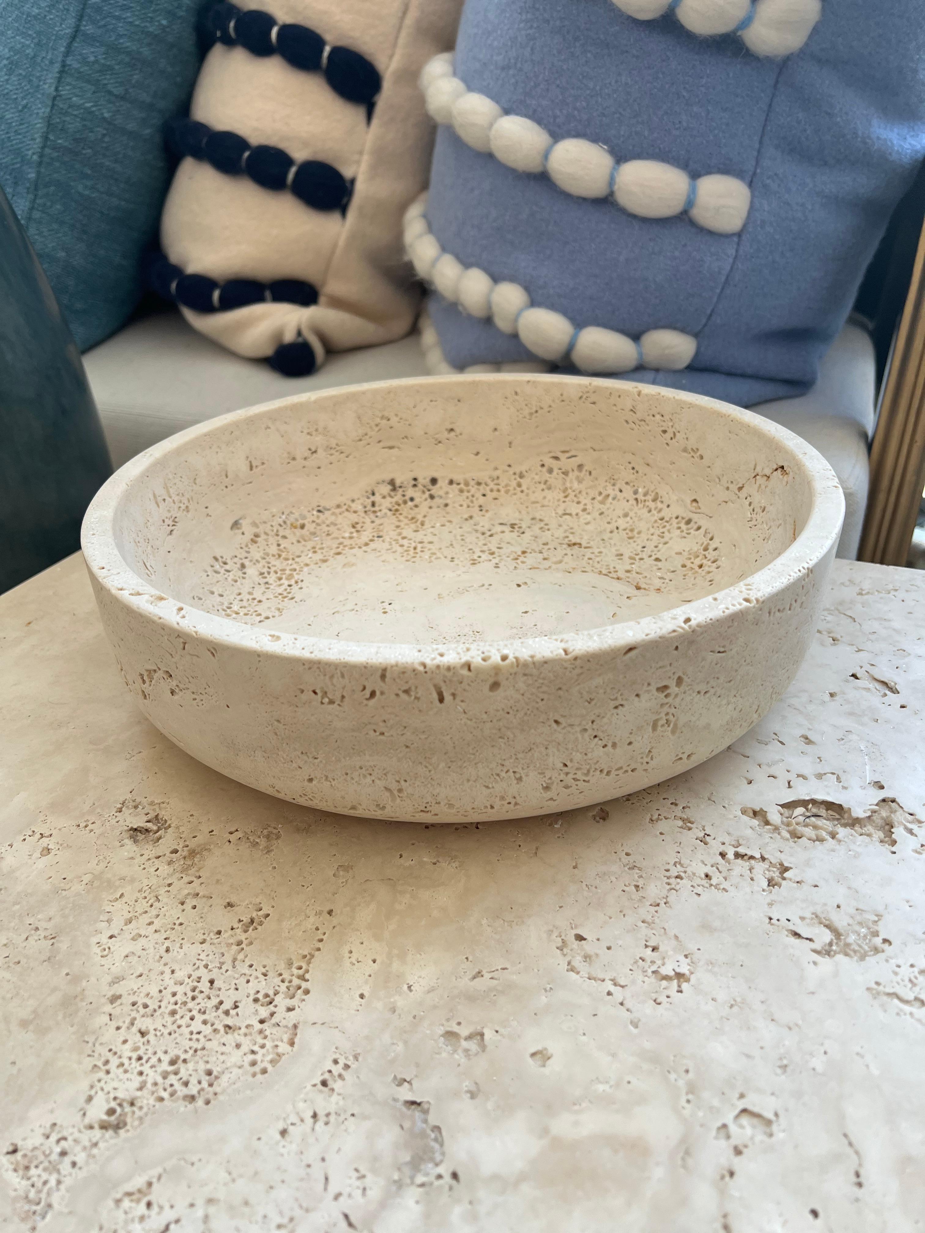White Roman travertine bowl designed by Le Lampade and made in Italy. 
10 available.
  