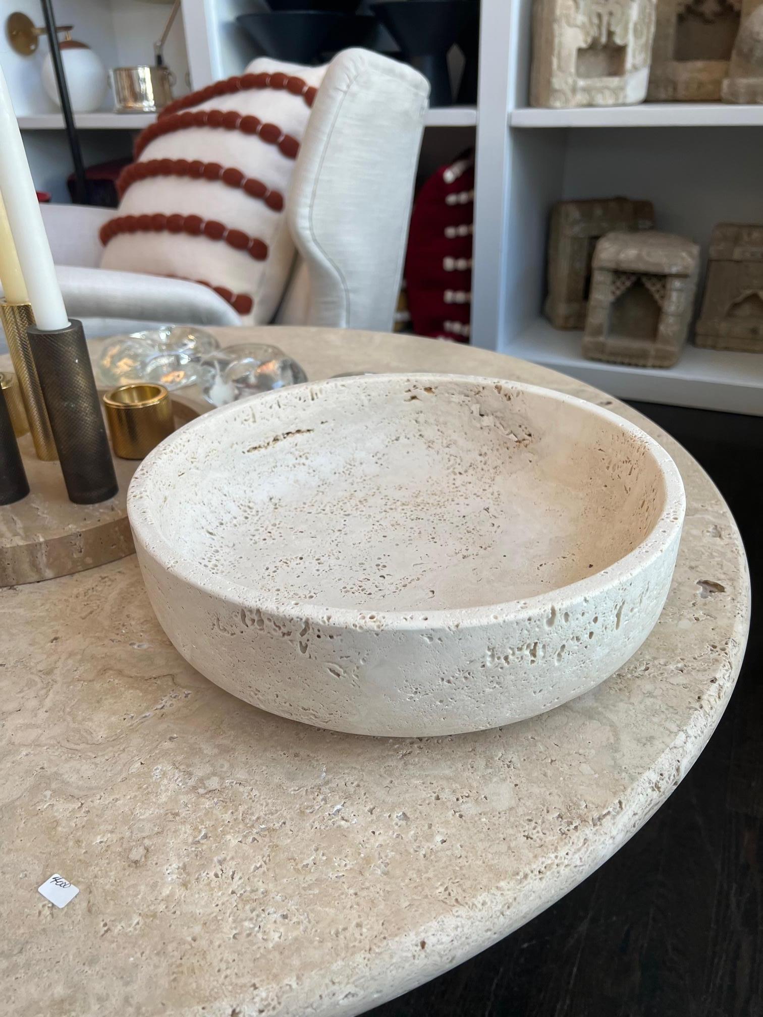 White Roman travertine bowl designed by Le Lampade and made in Italy. 
10 available.
  