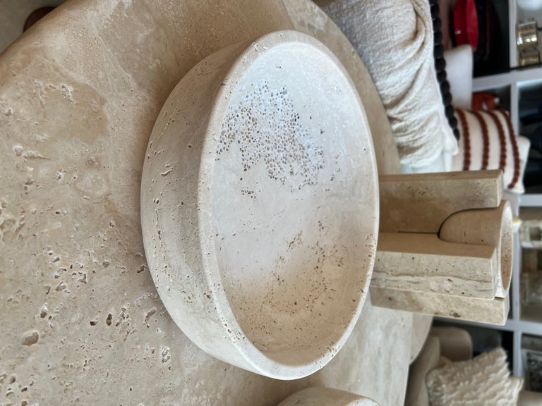 White Roman travertine bowl designed by Le Lampade and made in Italy. 
10 available.
  