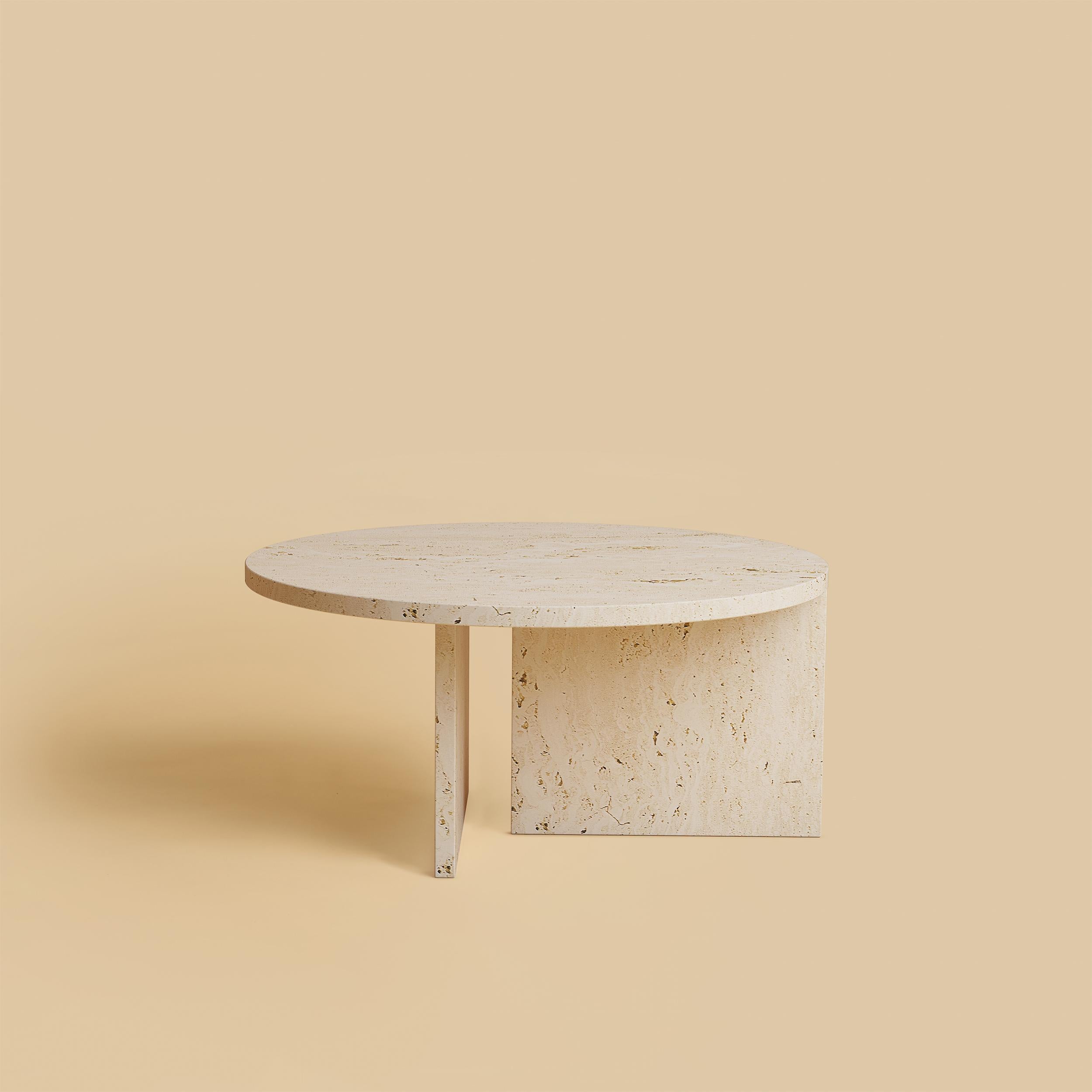 italien Table basse ronde en marbre travertin romain, fabriquée en Italie en vente