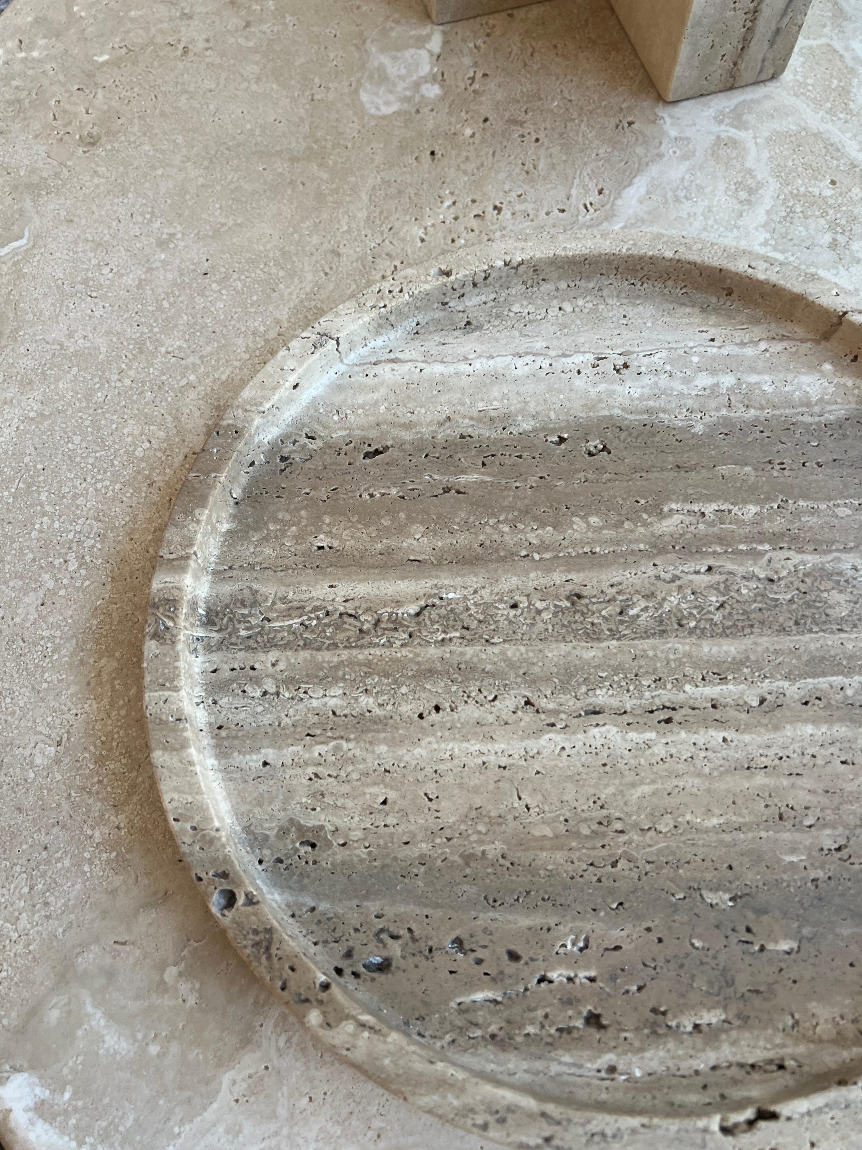 Roman round travertine tray by Le Lampade.
Made in Italy 
This item can be also custom made.