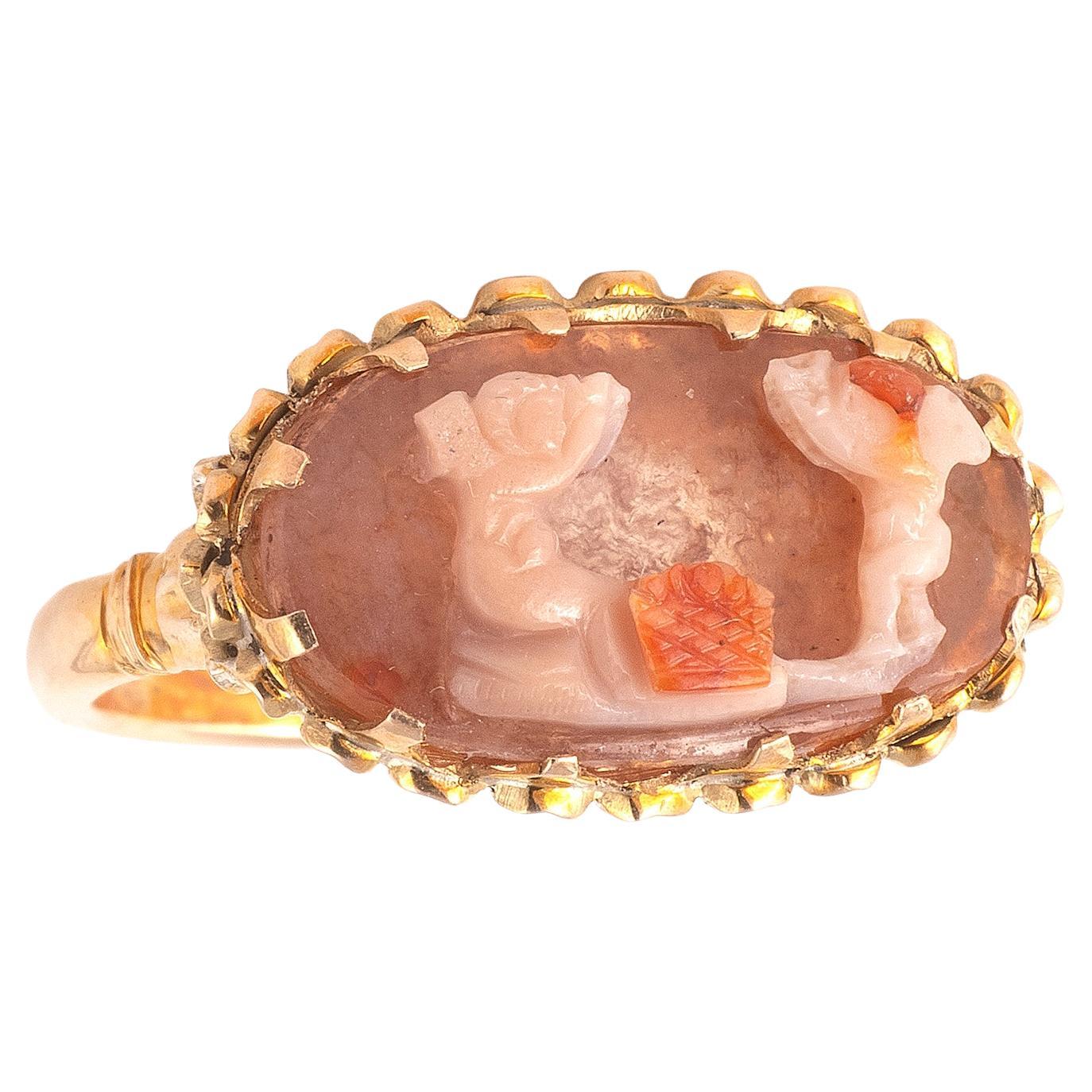 Romain classique Bague camée romaine représentant deux putti en agate rose 3e/4e siècle en vente