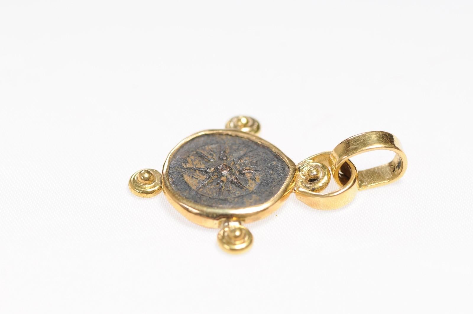 Coin Mite de la veuve romaine, pendentif en or 22 carats (pendant uniquement) en vente 5