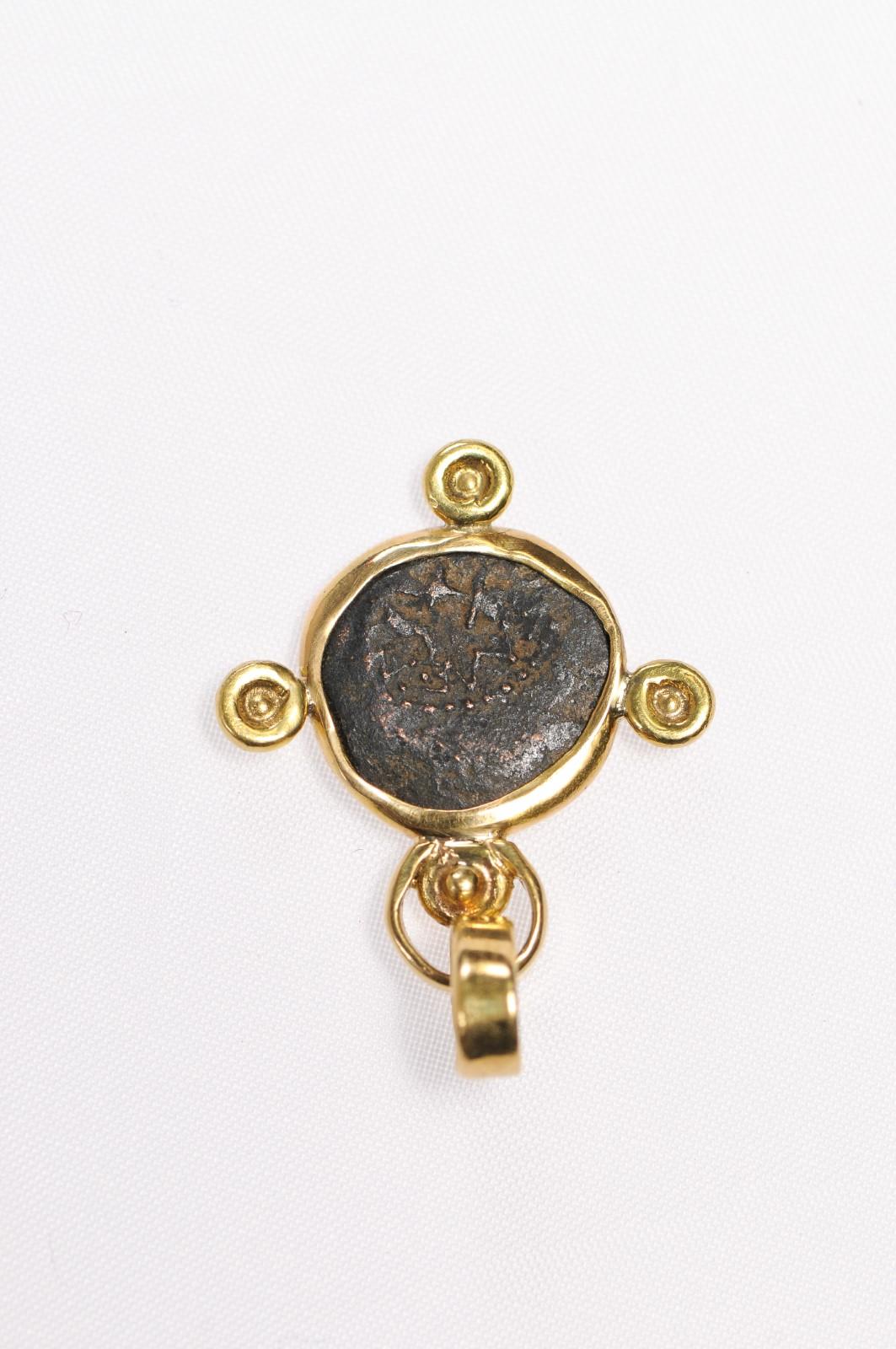 Coin Mite de la veuve romaine, pendentif en or 22 carats (pendant uniquement) en vente 7