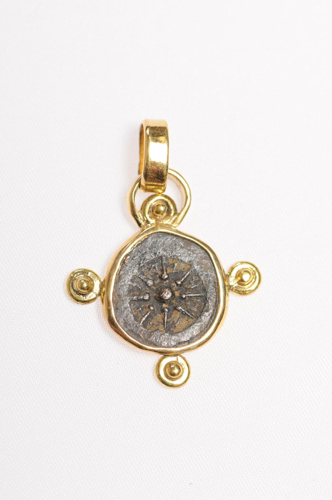 Romain classique Coin Mite de la veuve romaine, pendentif en or 22 carats (pendant uniquement) en vente