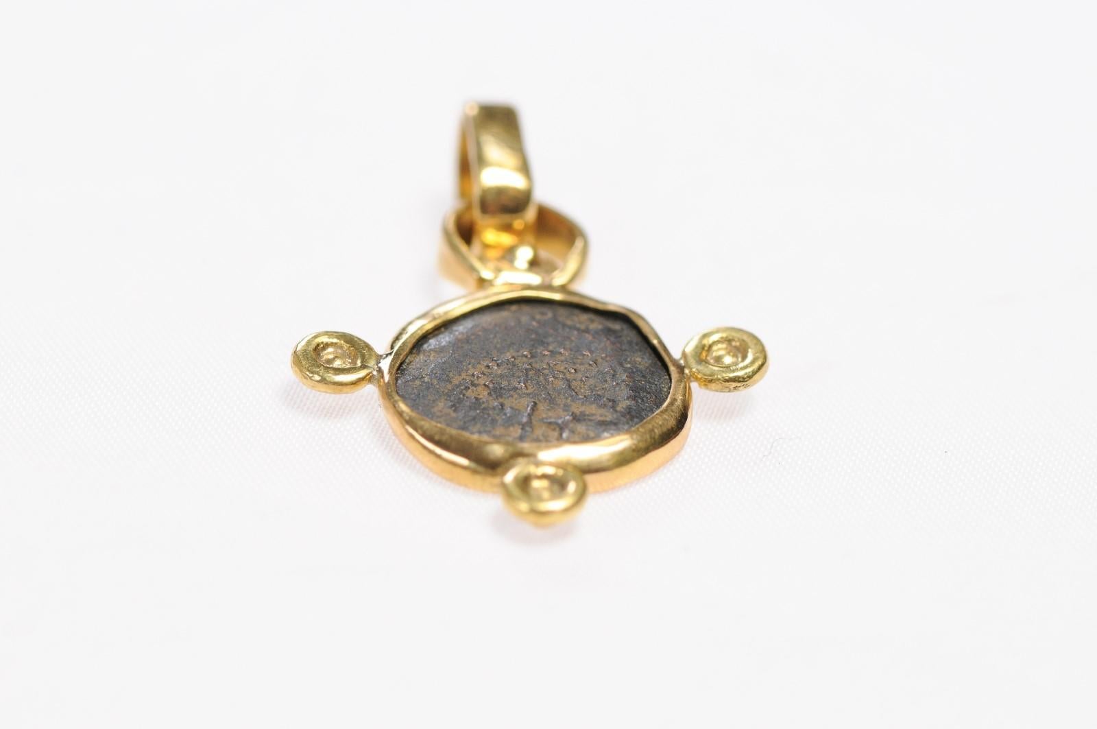 Coin Mite de la veuve romaine, pendentif en or 22 carats (pendant uniquement) en vente 1