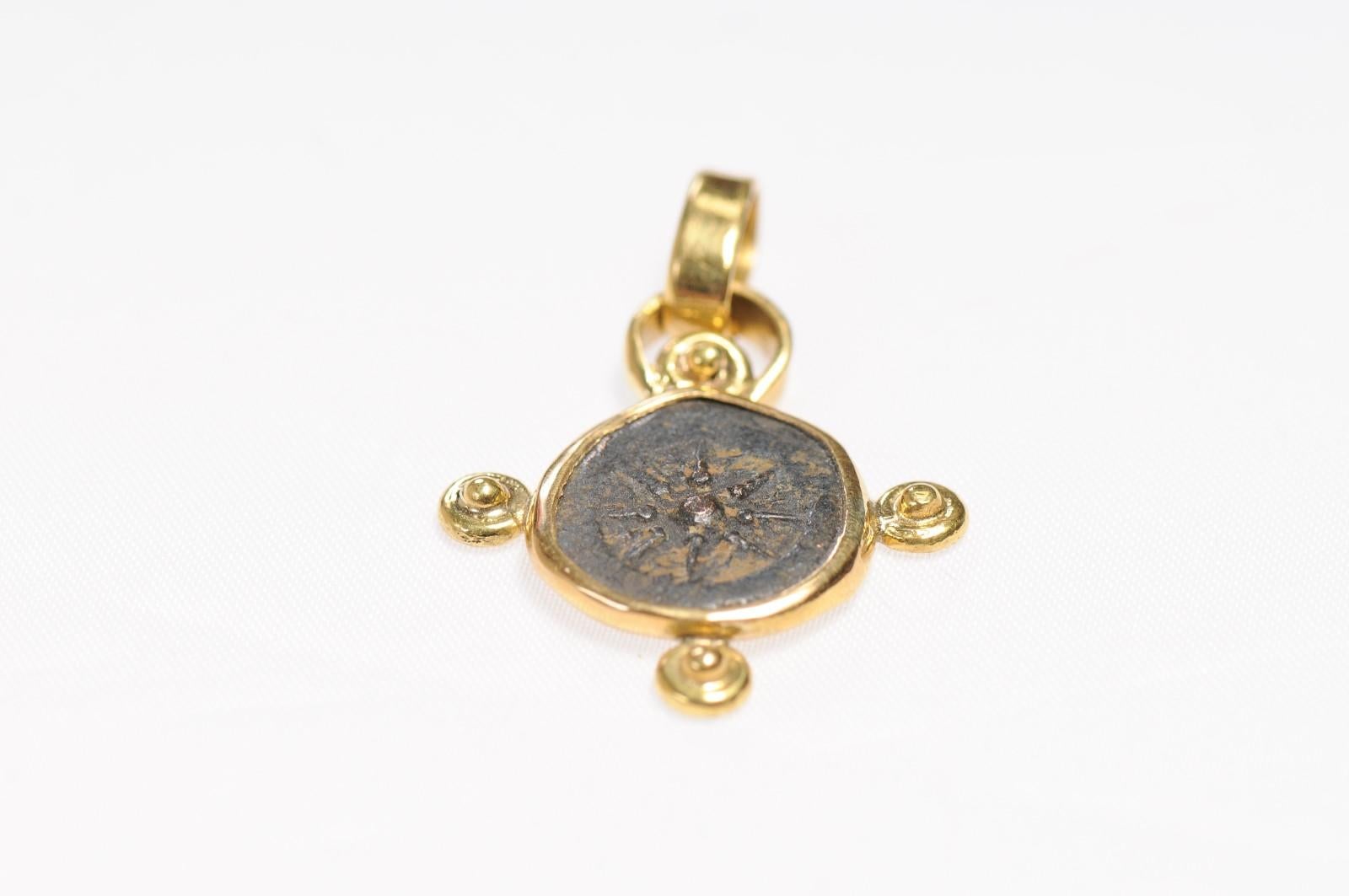 Coin Mite de la veuve romaine, pendentif en or 22 carats (pendant uniquement) en vente 4