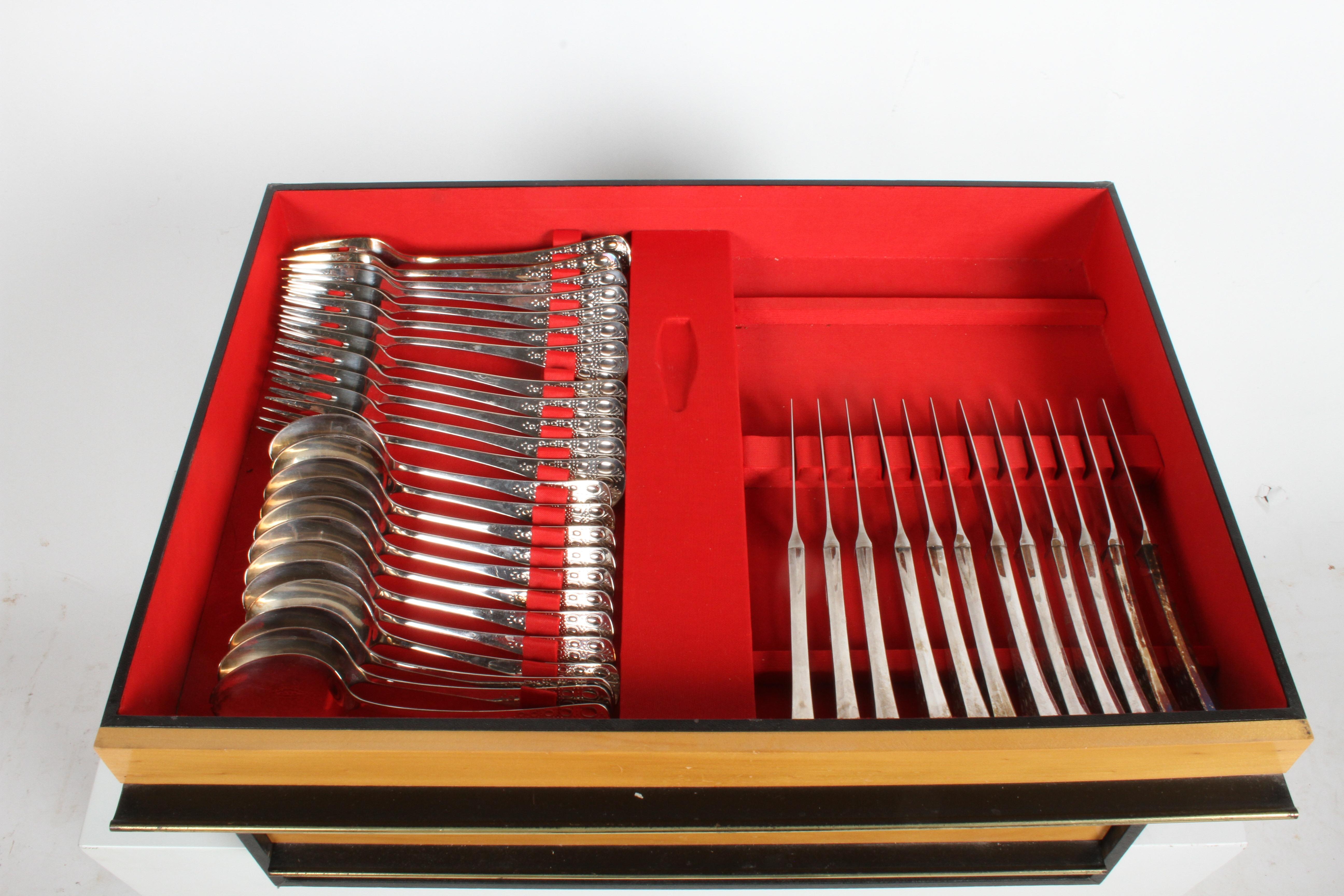 Romance, Bijorn Windblad Rosenthal Silverplate Flatware for 12 with Case 79 Pcs For Sale 2