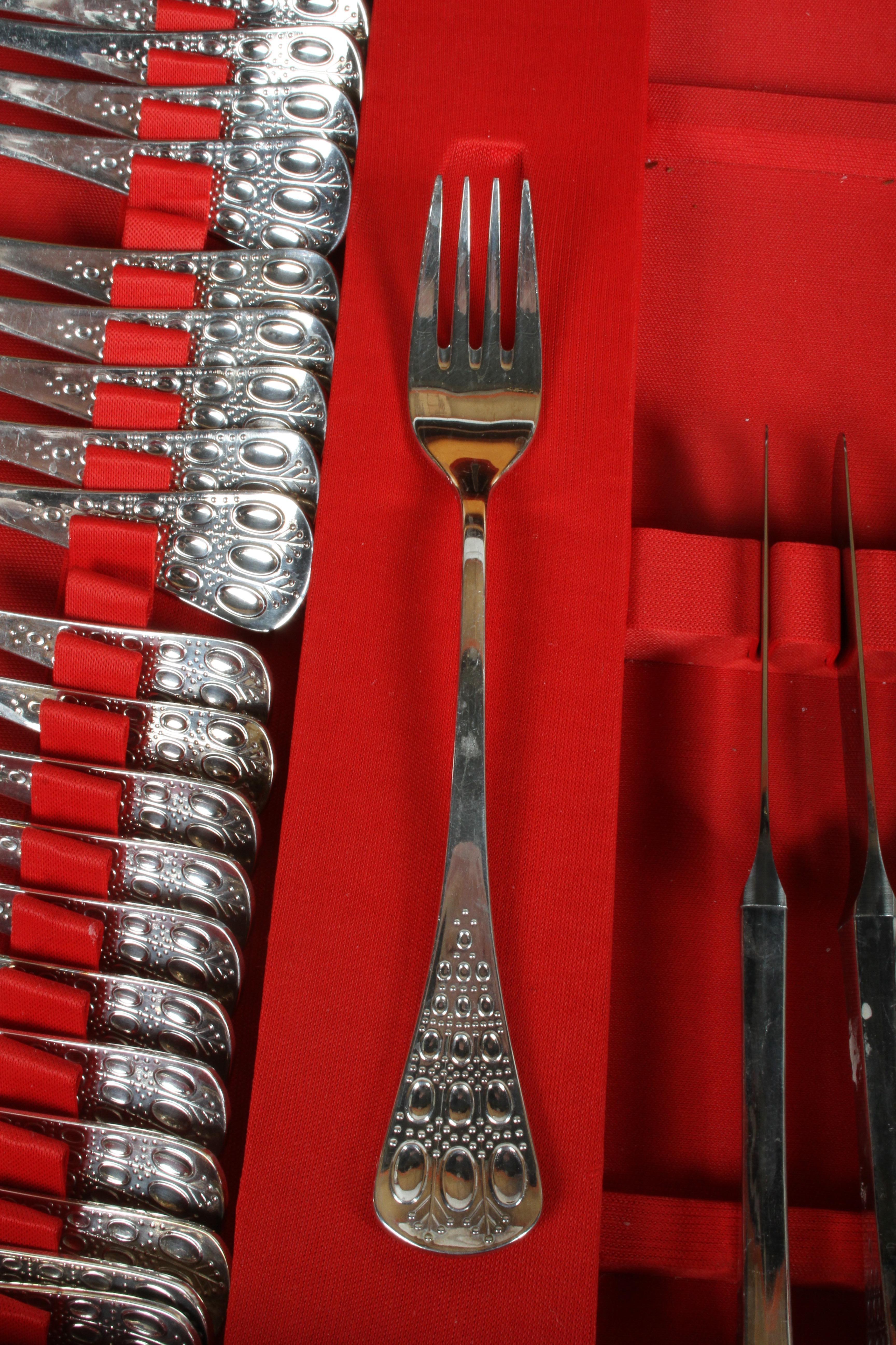 Romance, Bijorn Windblad Rosenthal Silverplate Flatware for 12 with Case 79 Pcs For Sale 10