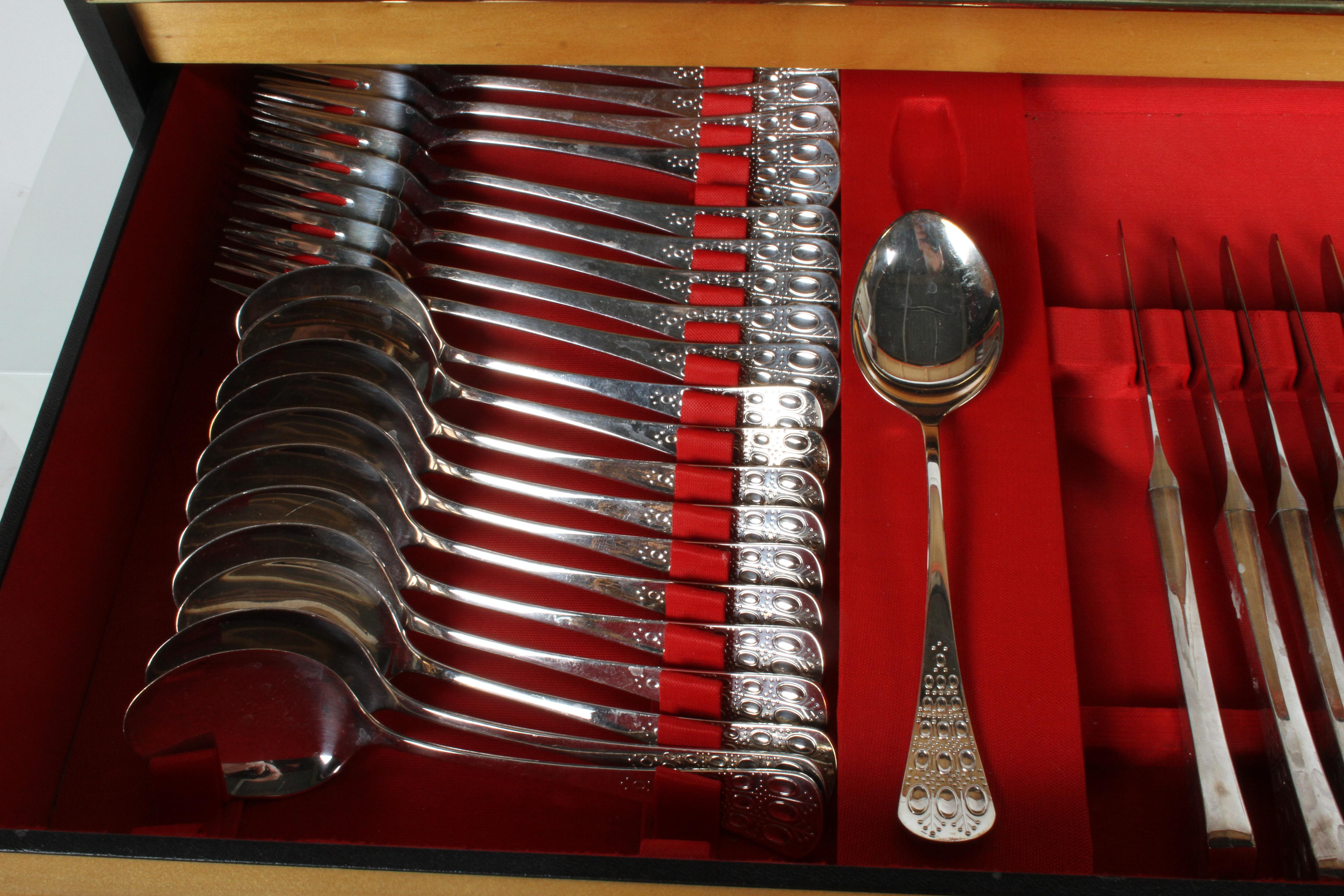Romance, Bijorn Windblad Rosenthal Silverplate Flatware for 12 with Case 79 Pcs For Sale 11