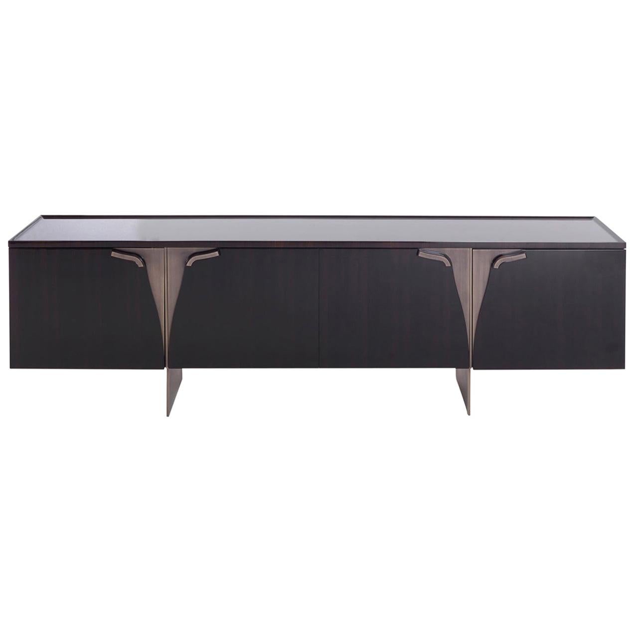 Romantisches Sideboard aus Eukalyptusholz