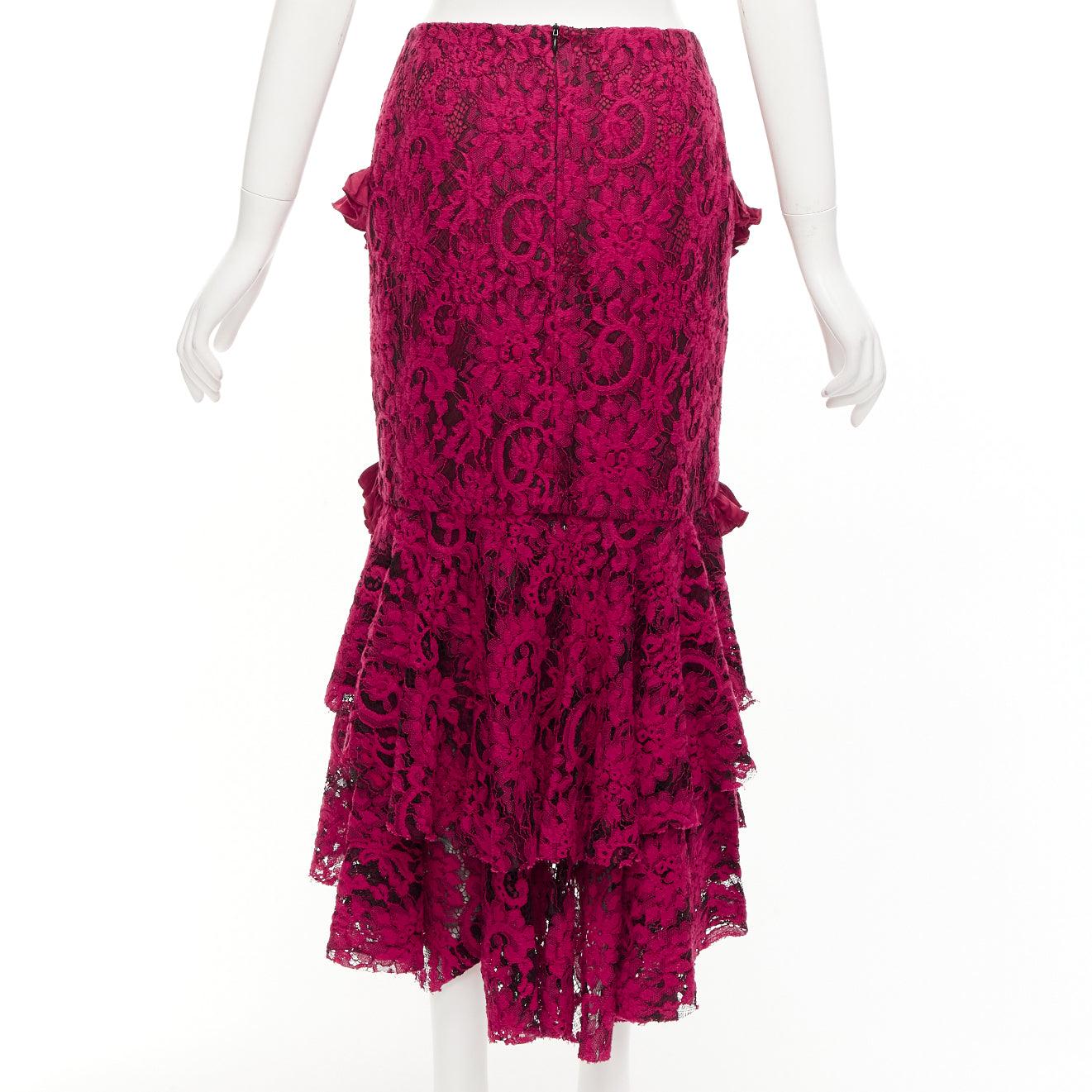 ROMANCE WAS BORN roter Midirock aus Baumwoll-Seidenmischung und Blumenspitze mit schrägem Rüschen AUS8 S Damen im Angebot