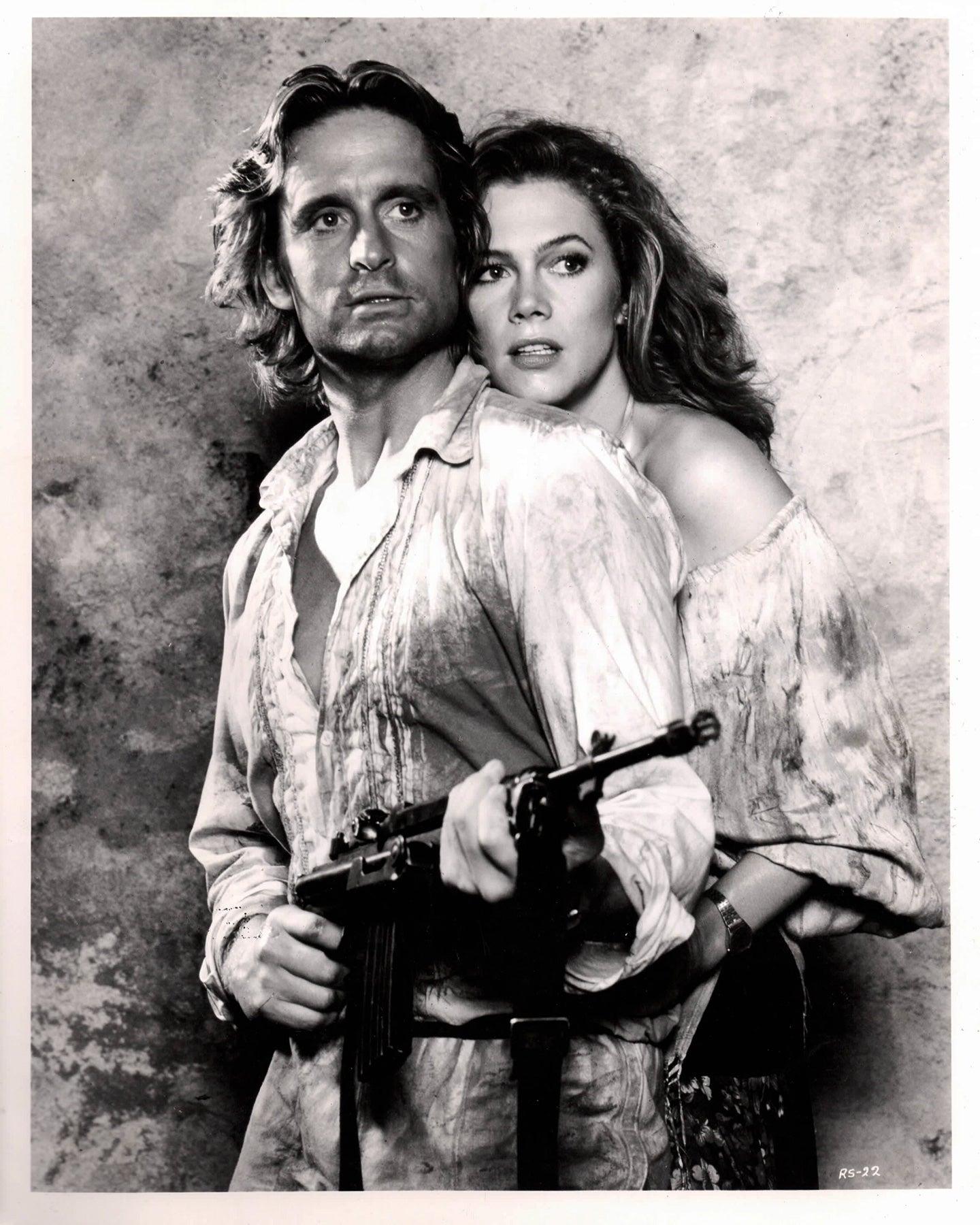 Papier Romancing the Stone 1984 Publicity Film Movie Press Still Framed en vente