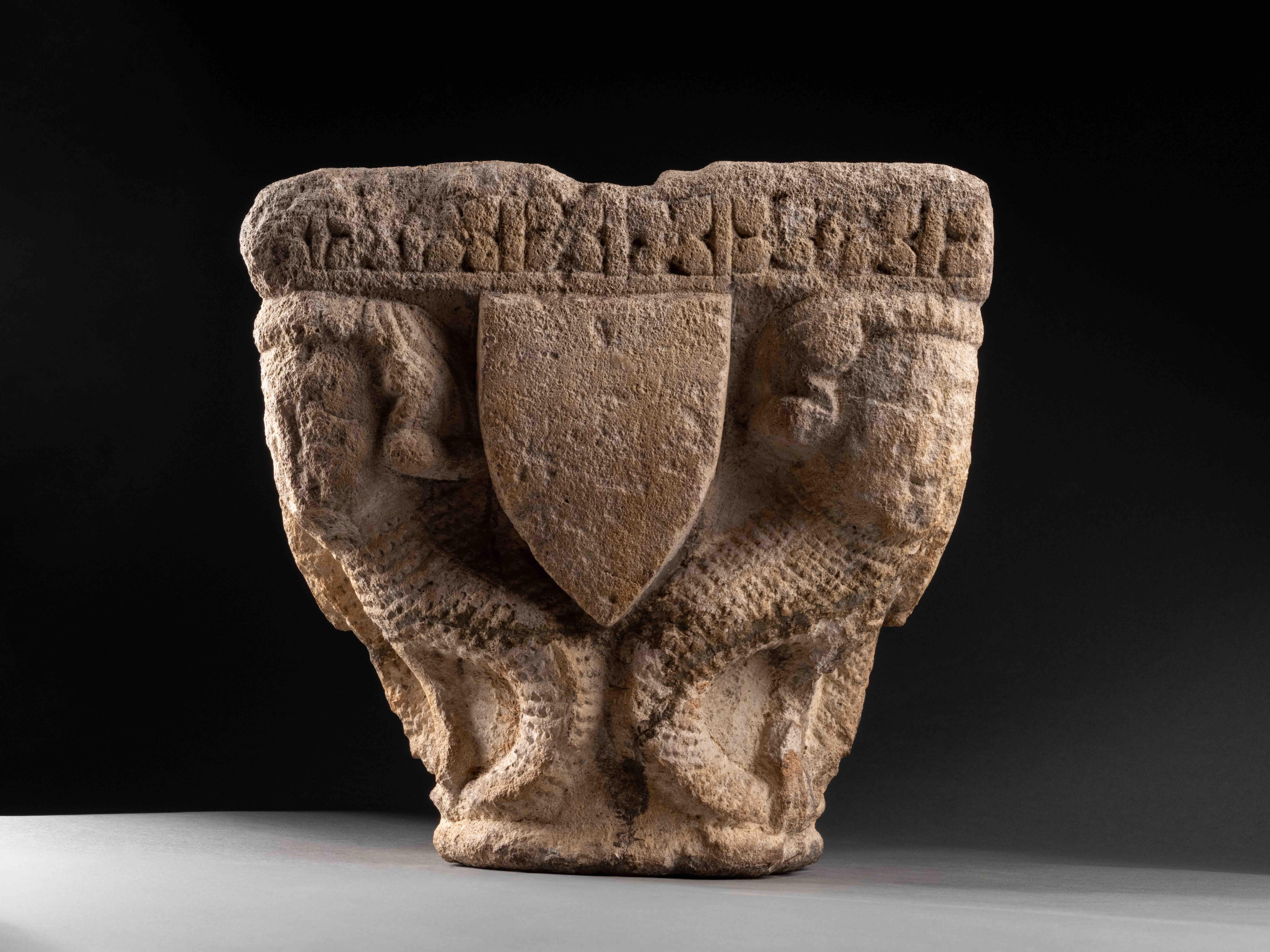 Romanesque capital with sirens - France 13th century In Good Condition In Bruxelles, BE