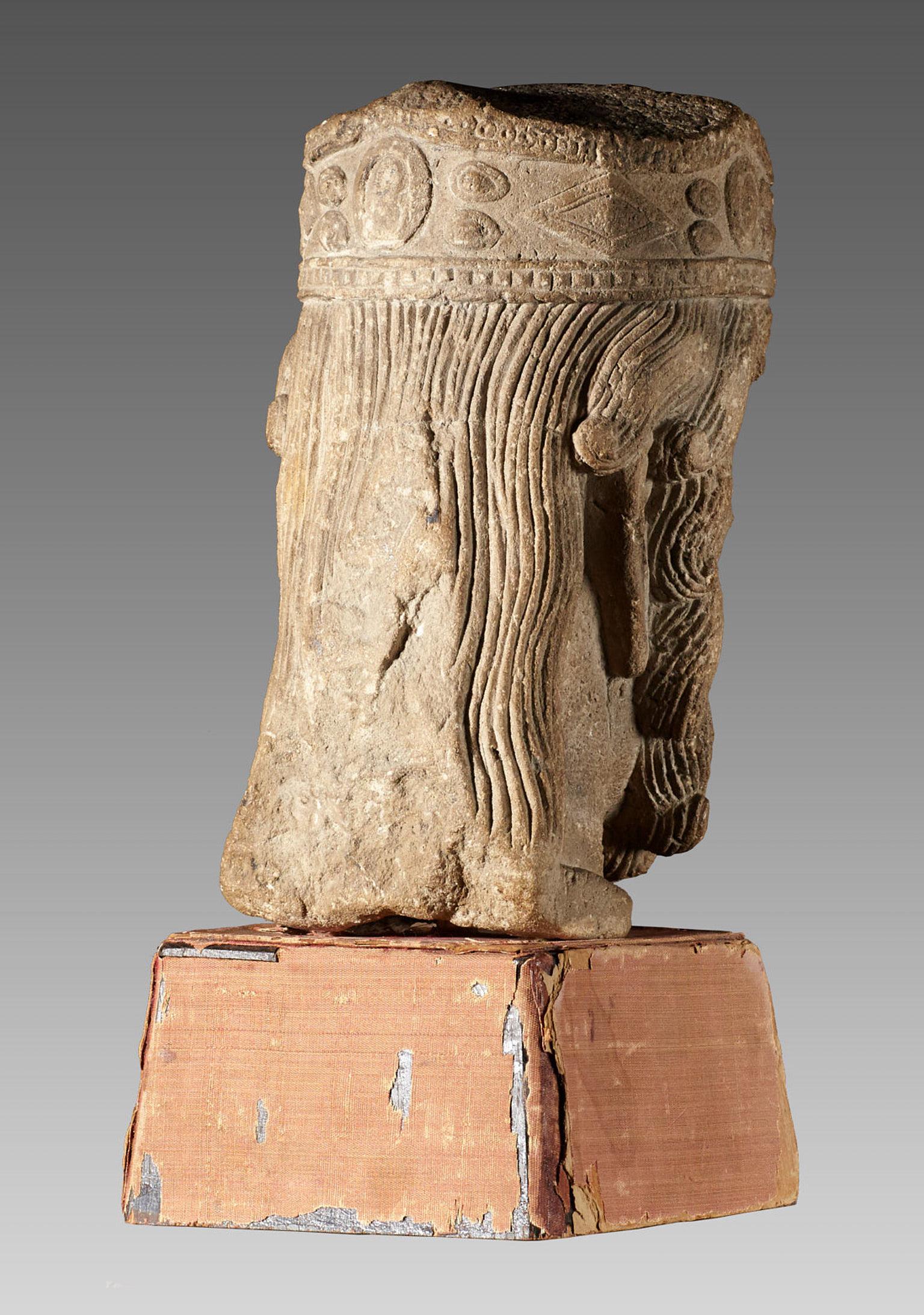 Sculpté Tête de roi romane, française, vers 1100-1200