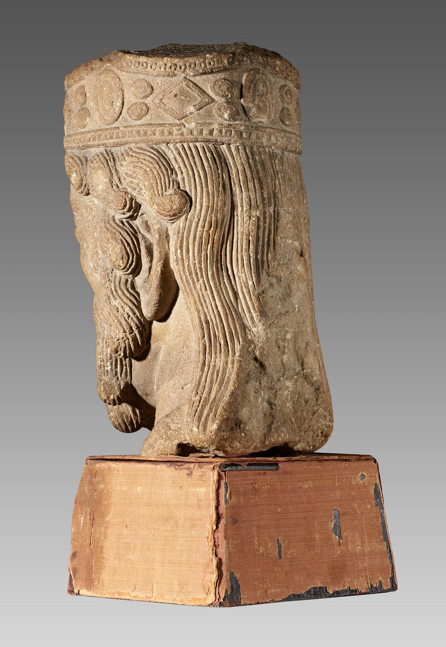 XVIIIe siècle et antérieur Tête de roi romane, française, vers 1100-1200