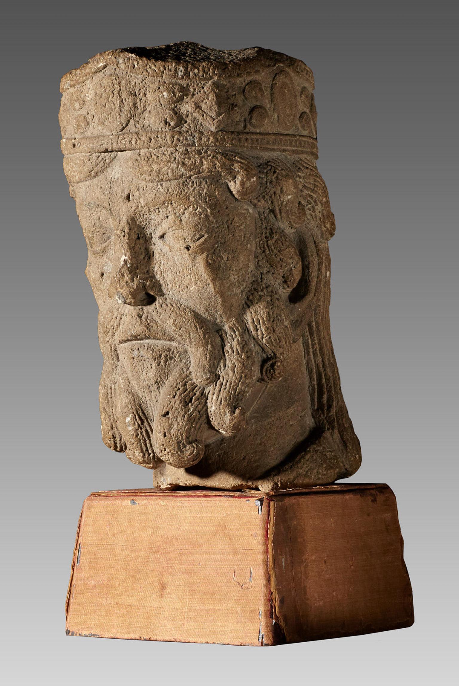 Tête de roi romane, française, vers 1100-1200 1