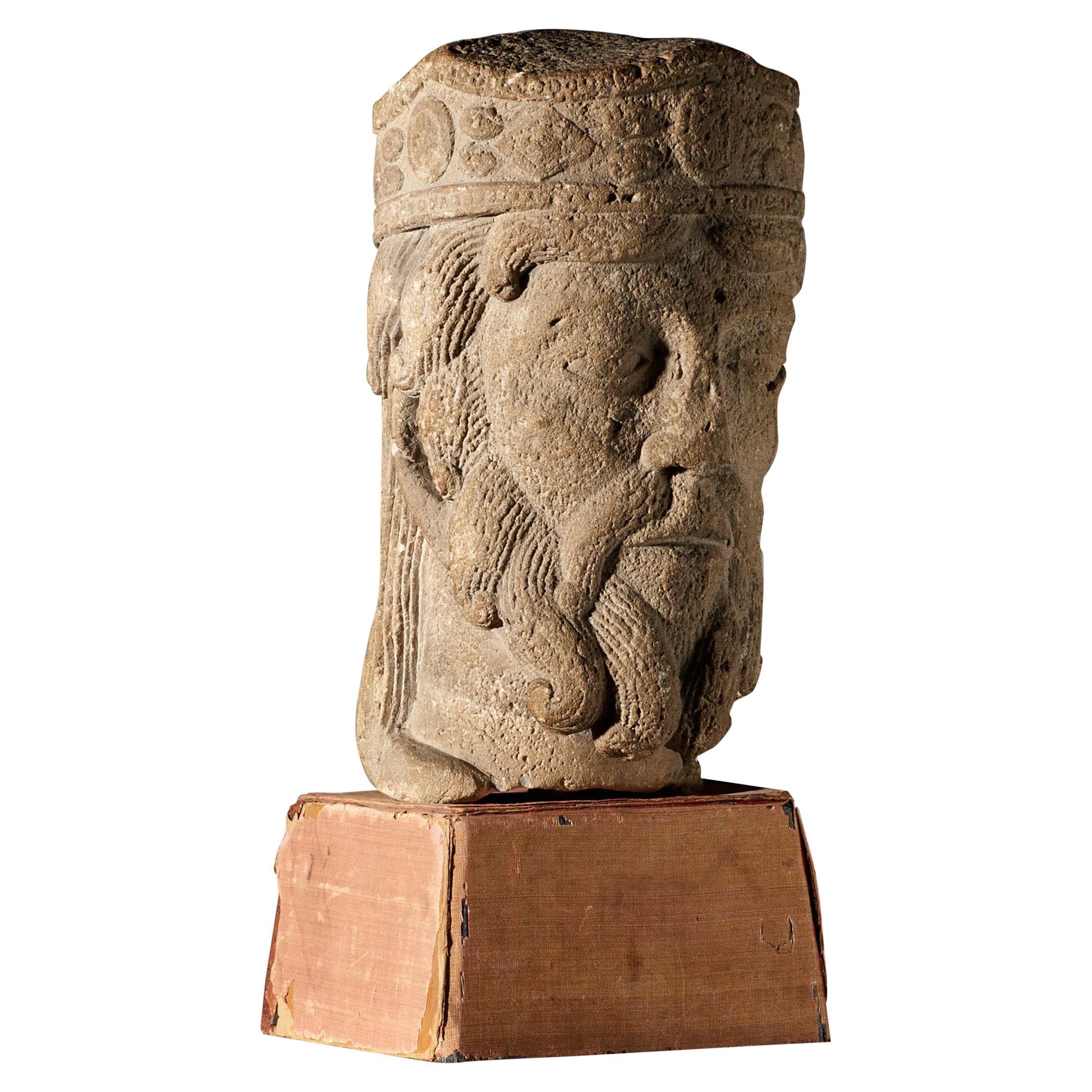 Tête de roi romane, française, vers 1100-1200