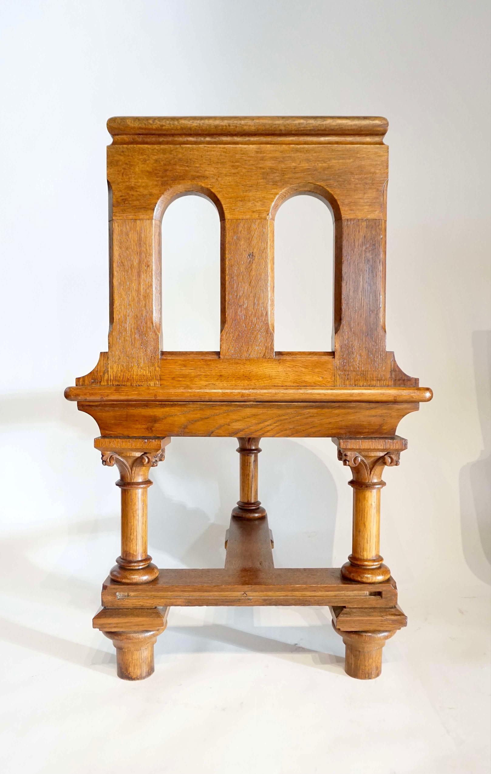 Französisches römisches Revival Eichenholz-Hallenstühle oder -stühle, um 1900 im Zustand „Gut“ im Angebot in Kinderhook, NY